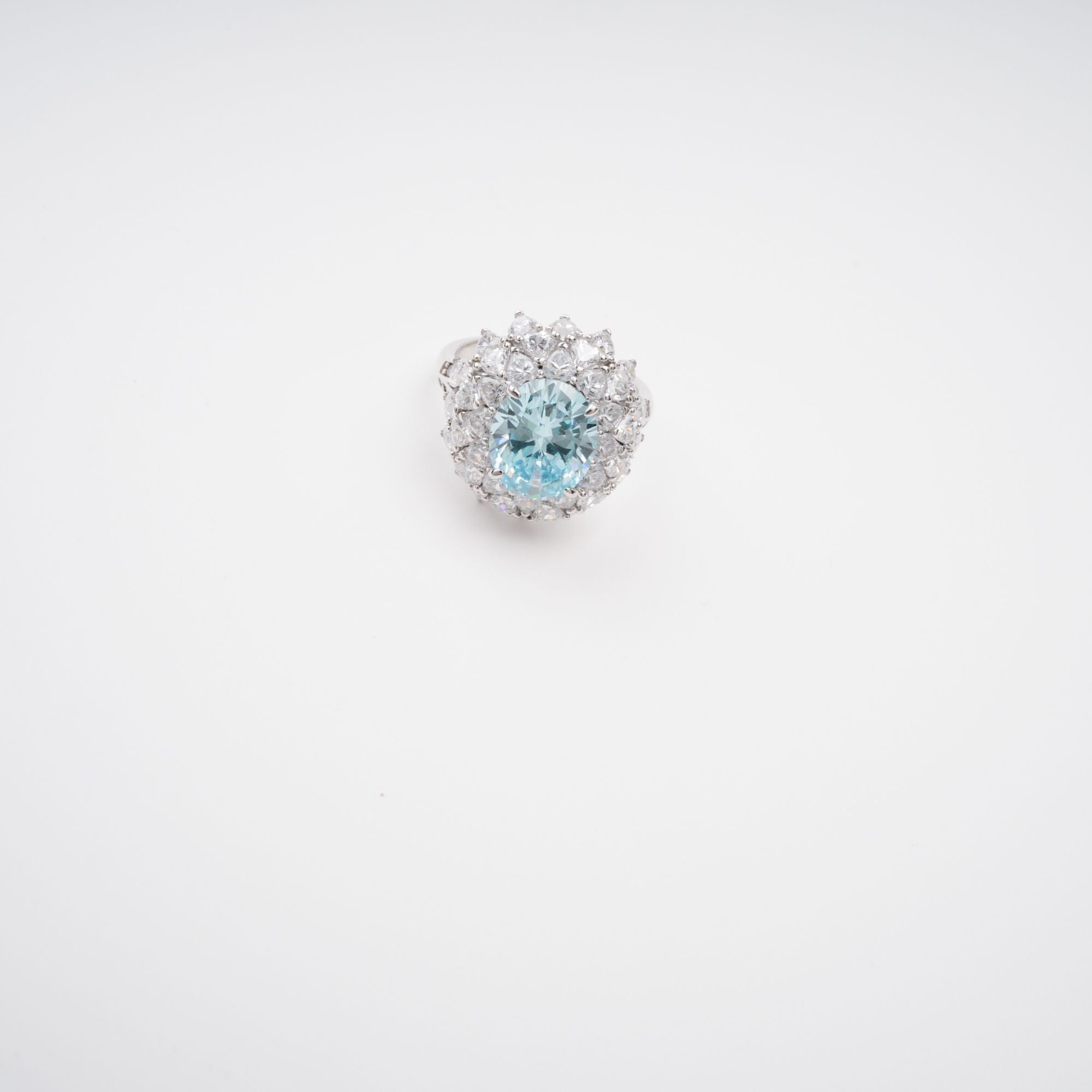 Sterling-Silberring mit Edelstein im Ovalschliff „Céleste Blue“