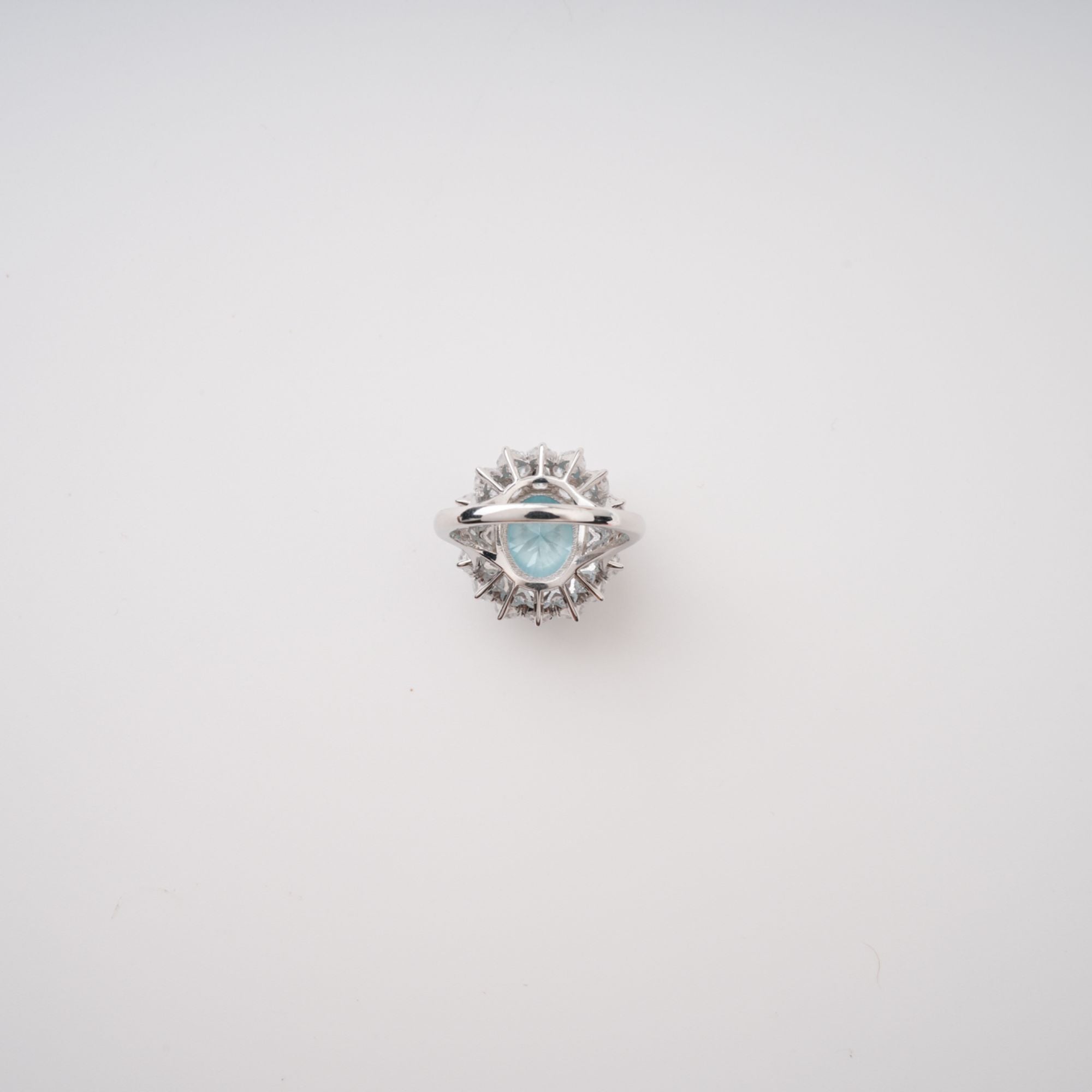 Sterling-Silberring mit Edelstein im Ovalschliff „Céleste Blue“