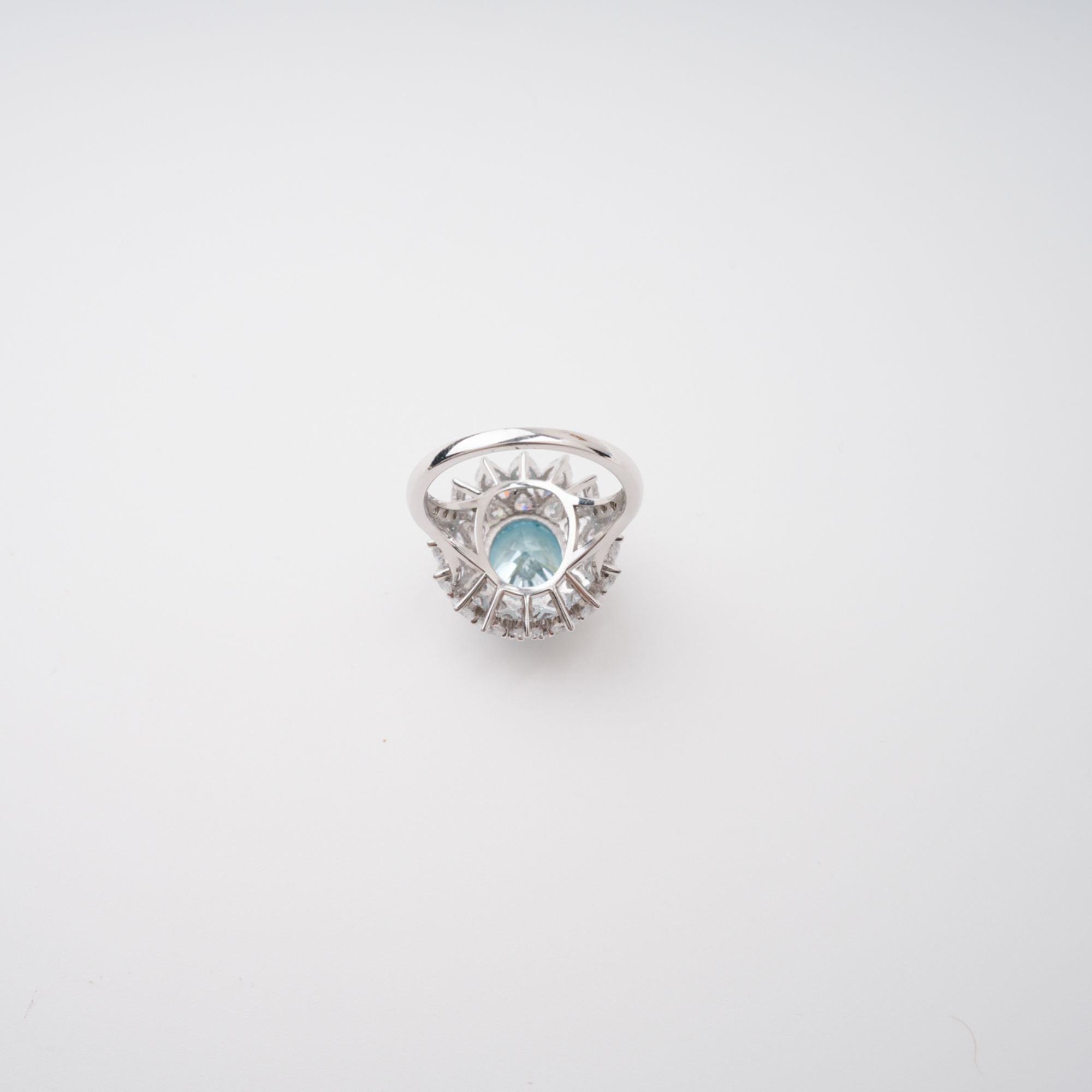 Sterling-Silberring mit Edelstein im Ovalschliff „Céleste Blue“