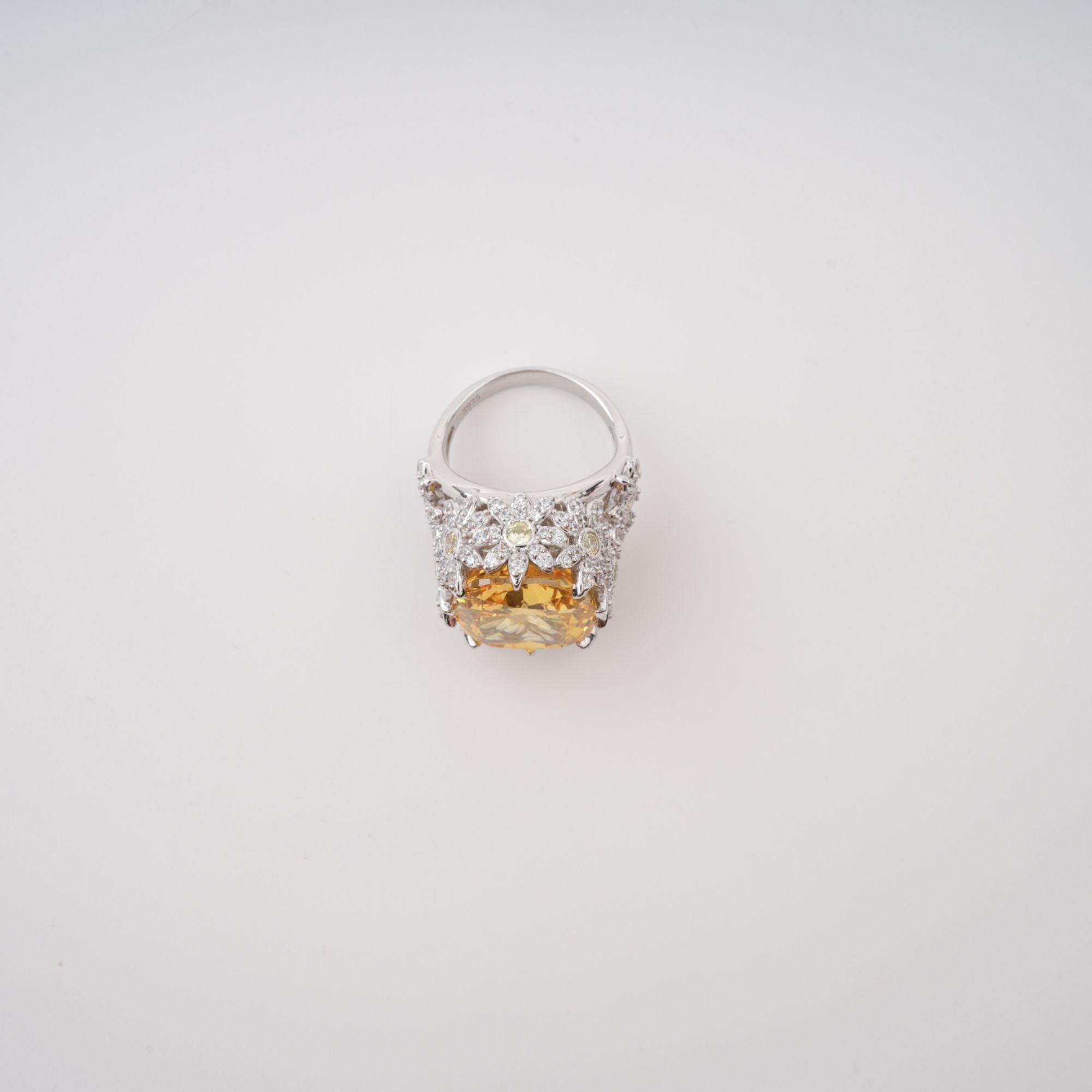 Amandine Gelb Halo-Set Edelsteinring