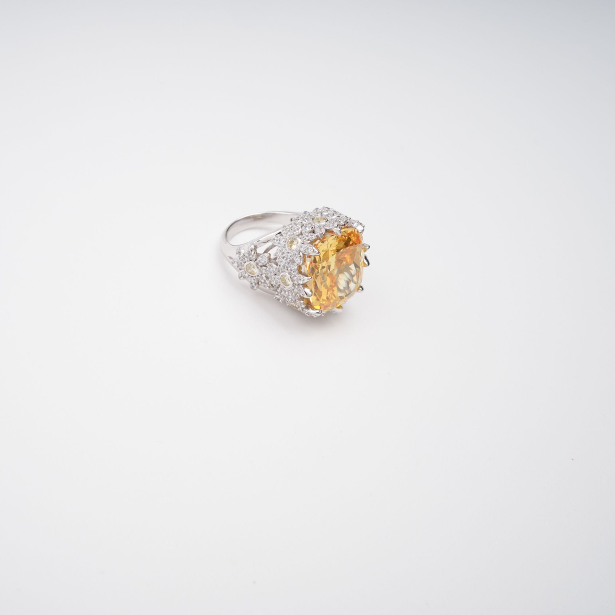 Amandine Gelb Halo-Set Edelsteinring