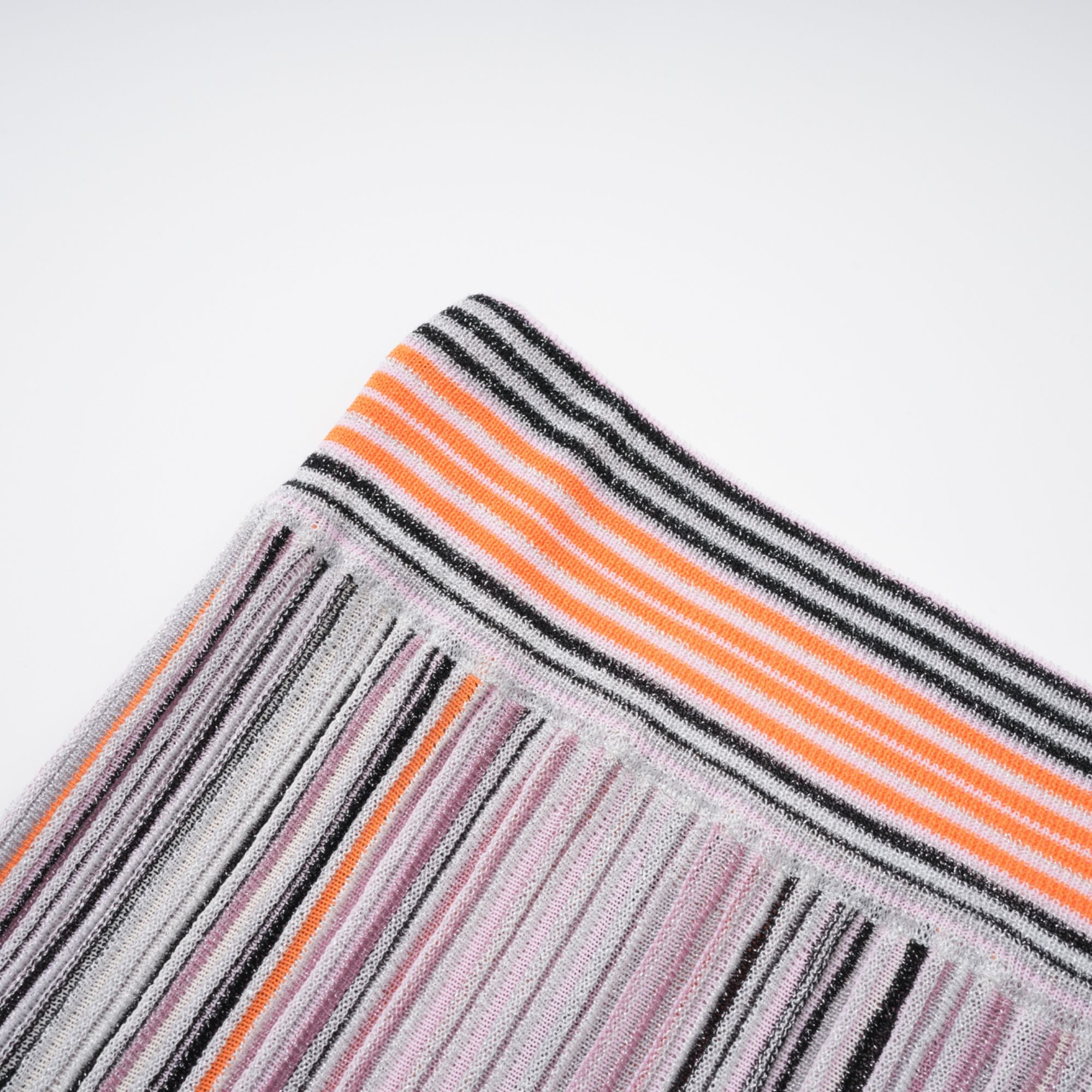 طقم أفروديت المحايد اللامع المطوي المحبوك المطابق