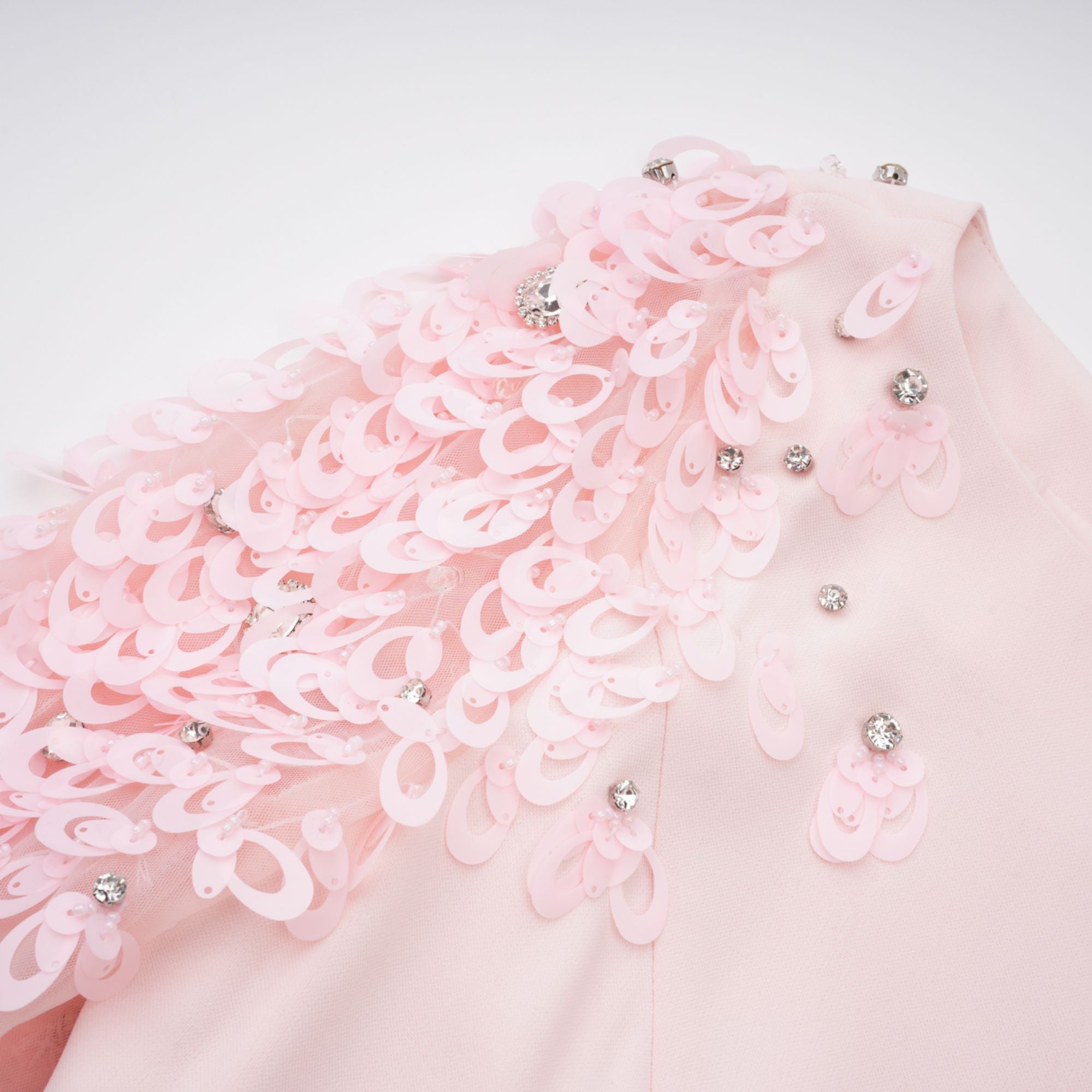 Gunnel Pink – Ausgestelltes, verziertes Maxikleid