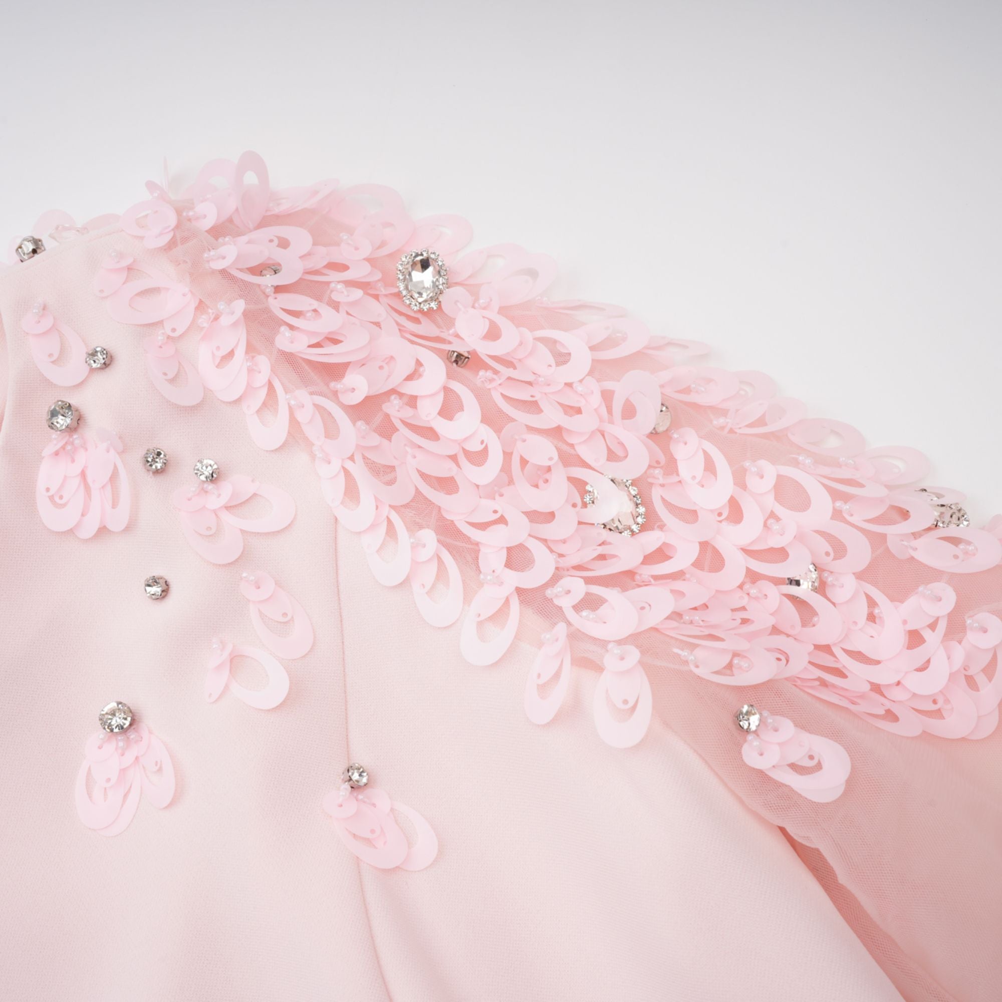 Gunnel Pink – Ausgestelltes, verziertes Maxikleid