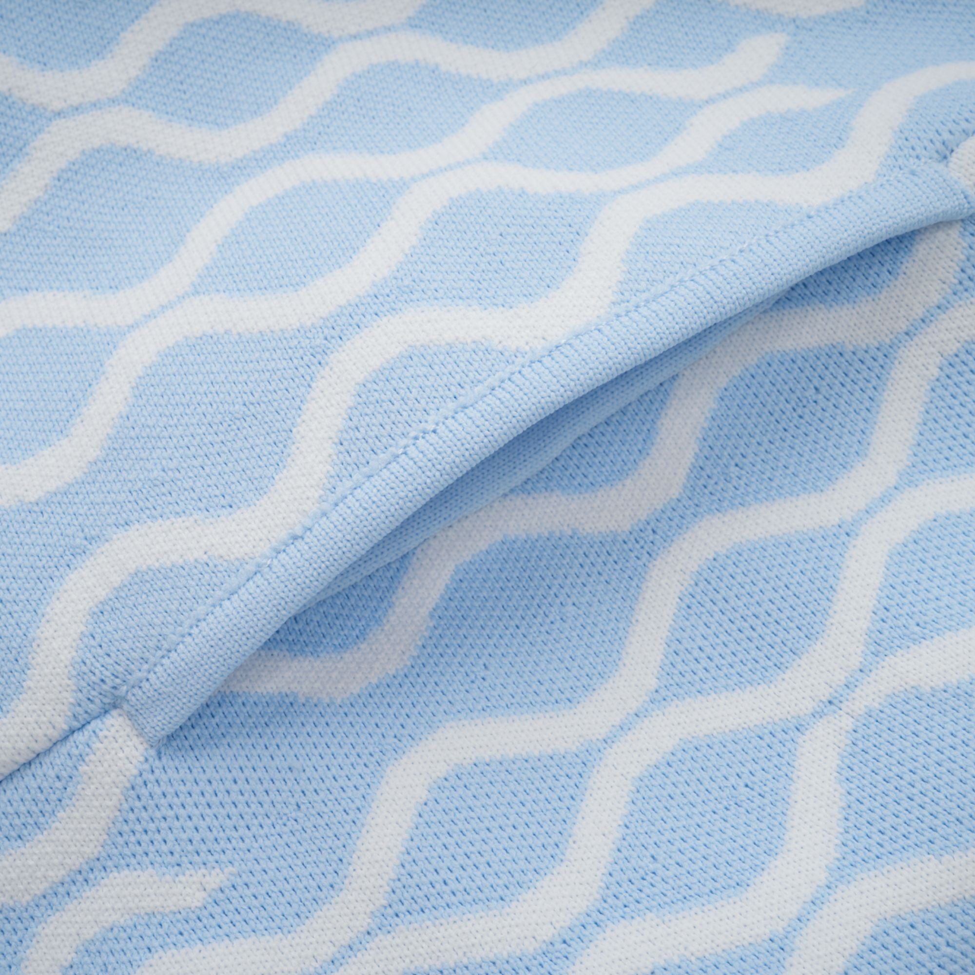 فستان قصير بدون أكمام من تصميم هيلين بنمط الجاكار 