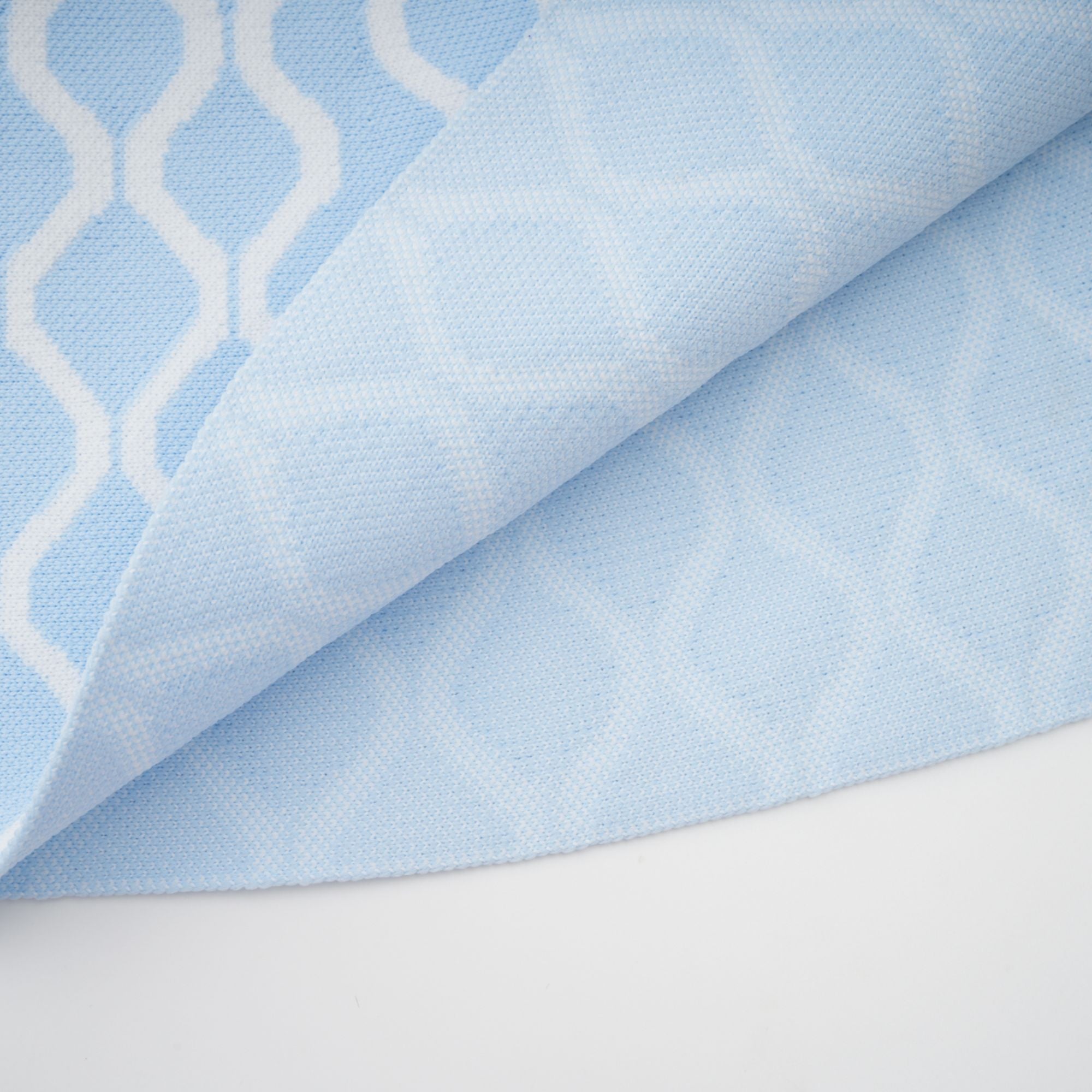 فستان قصير بدون أكمام من تصميم هيلين بنمط الجاكار 