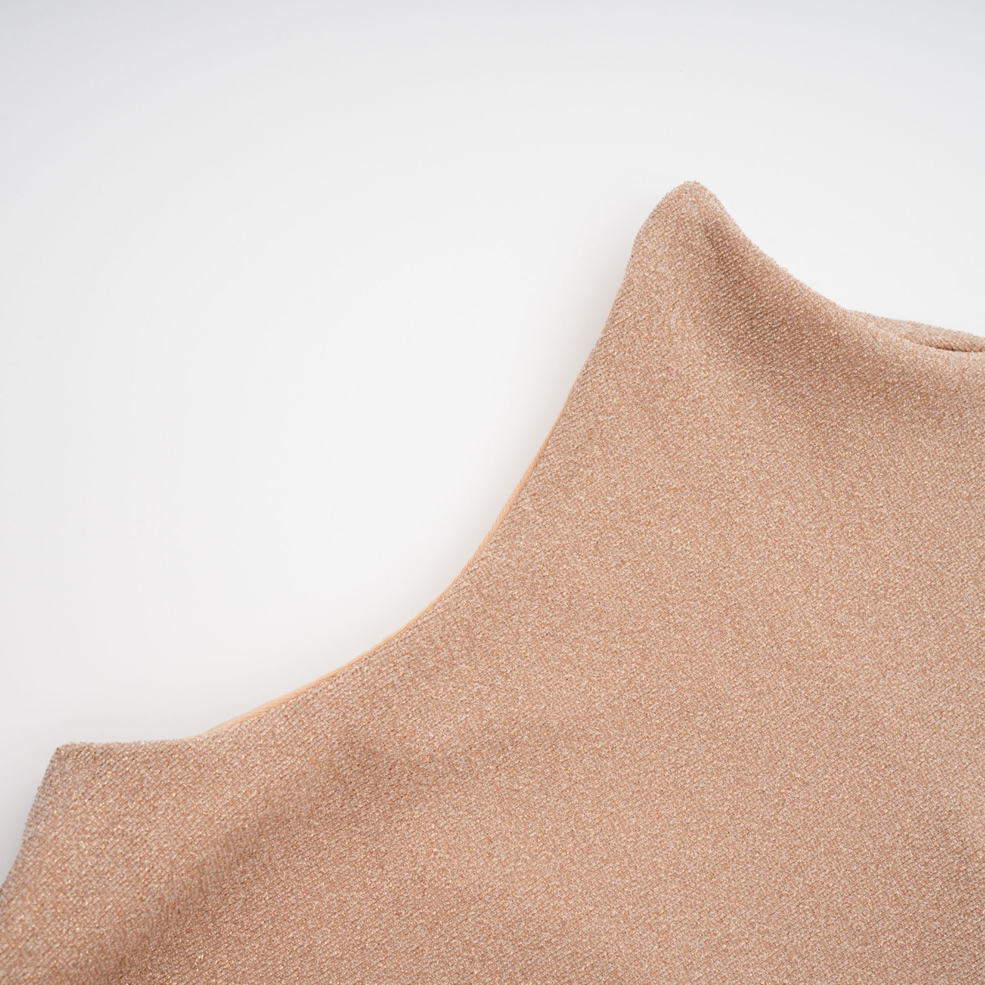 فستان روزالي ماكسي ذهبي غير متماثل مطوي