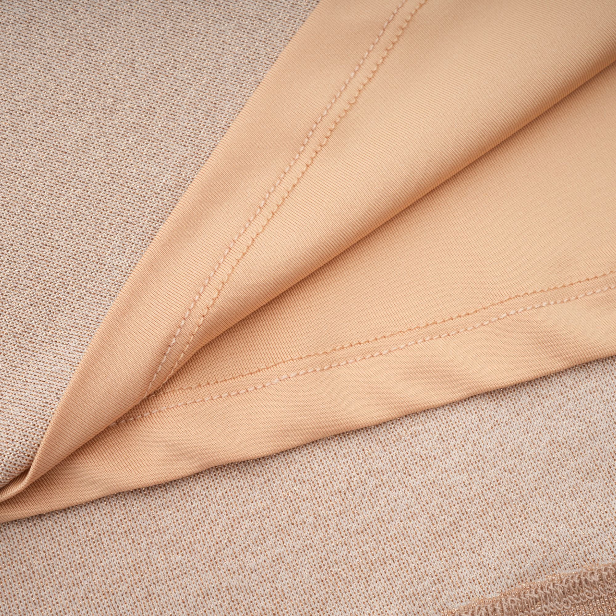 فستان روزالي ماكسي ذهبي غير متماثل مطوي