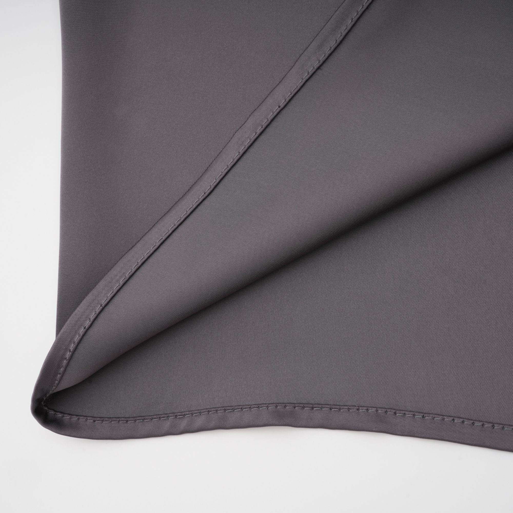 Laria Midikleid aus Satin mit Twist-Detail 