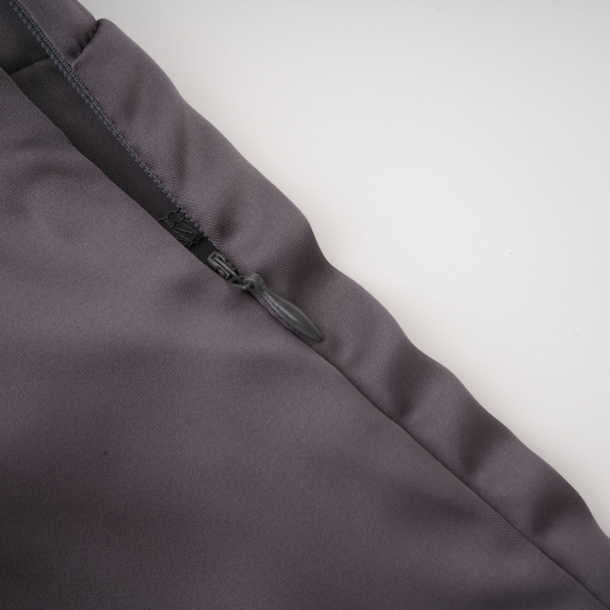 Laria Midikleid aus Satin mit Twist-Detail 