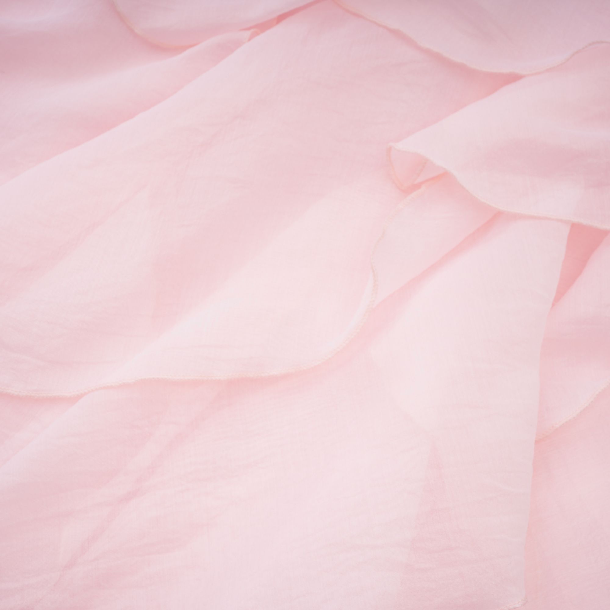 فستان لوسي الوردي القصير ذو الطبقات والمكشكش