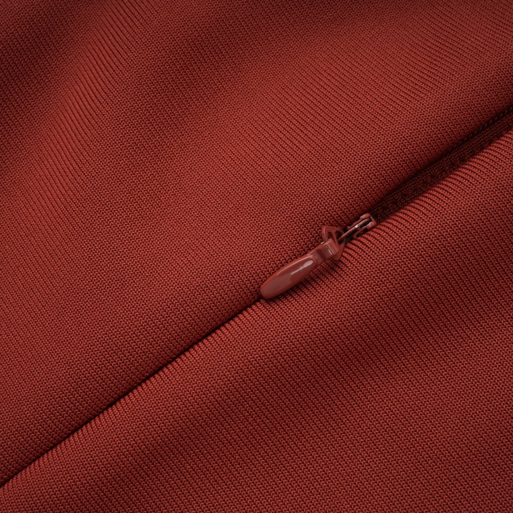 فستان ميليساند ماكسي أحمر صدئ بفتحة رقبة على شكل حرف V مع هامش