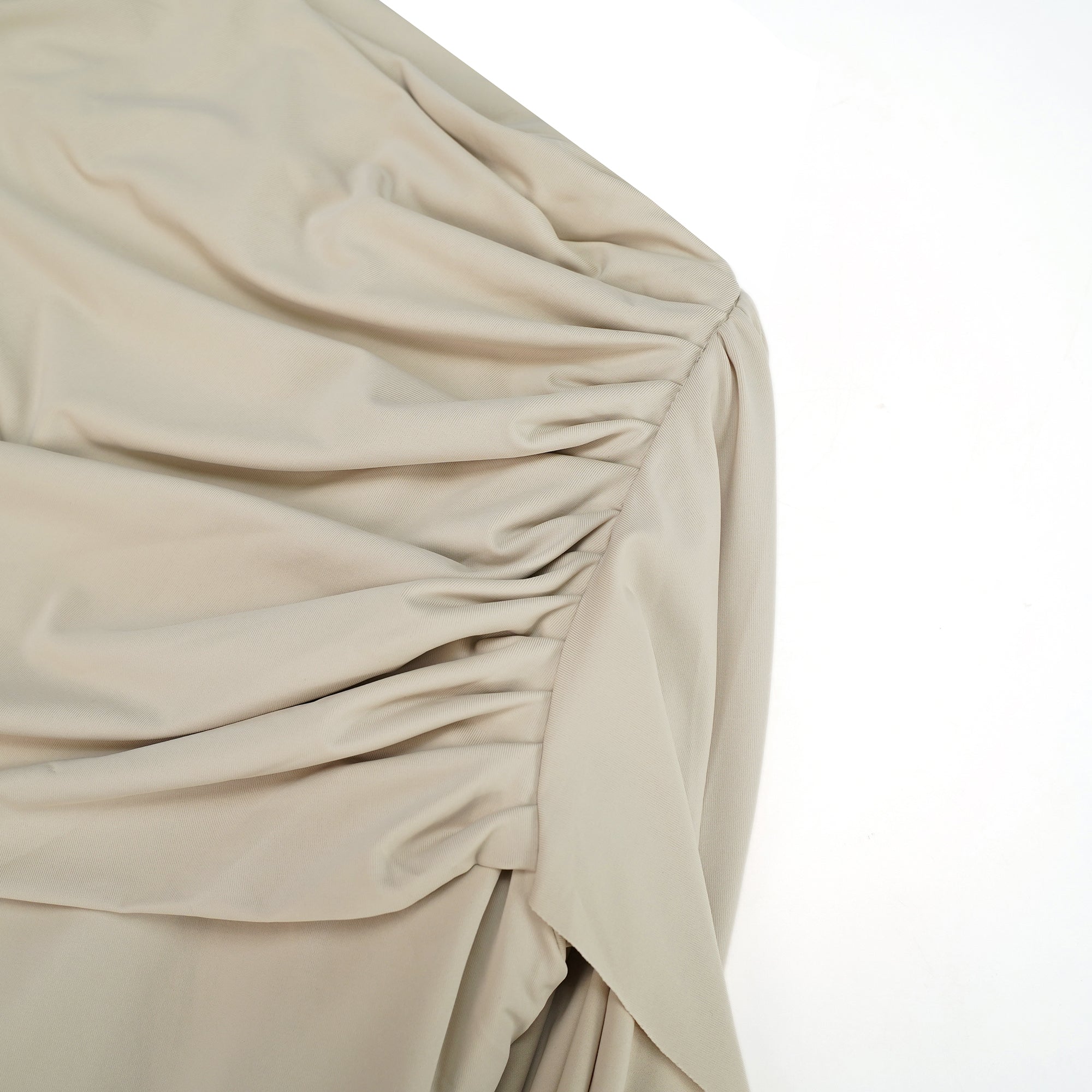 فستان ماكسي بتصميم شريطي من Gaëlle Neutrals