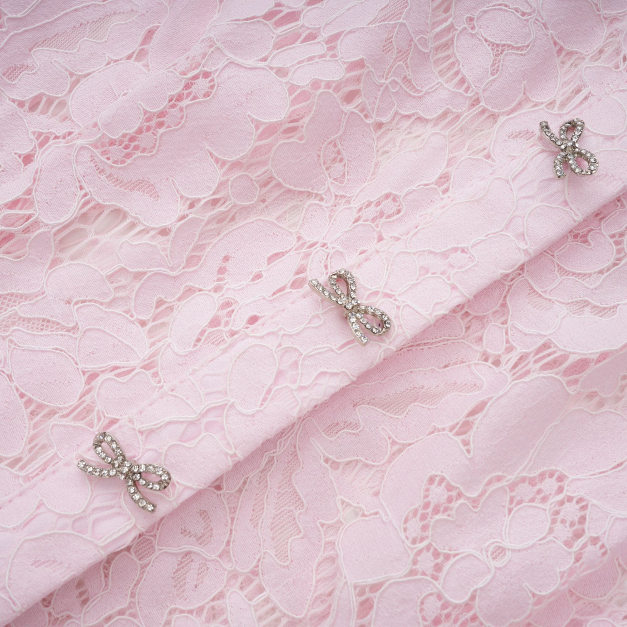 Sabine – Rosafarbenes Meerjungfrau-Midikleid mit Blumenspitze