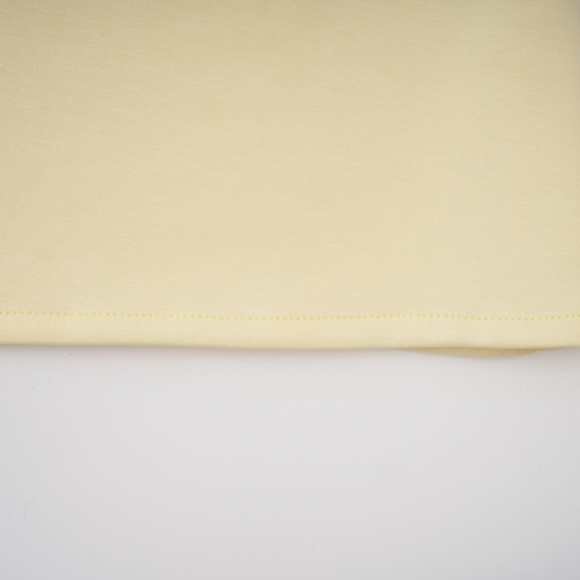 Piroska Maxikleid mit gelbem Perlenbesatz und Schal-Detail