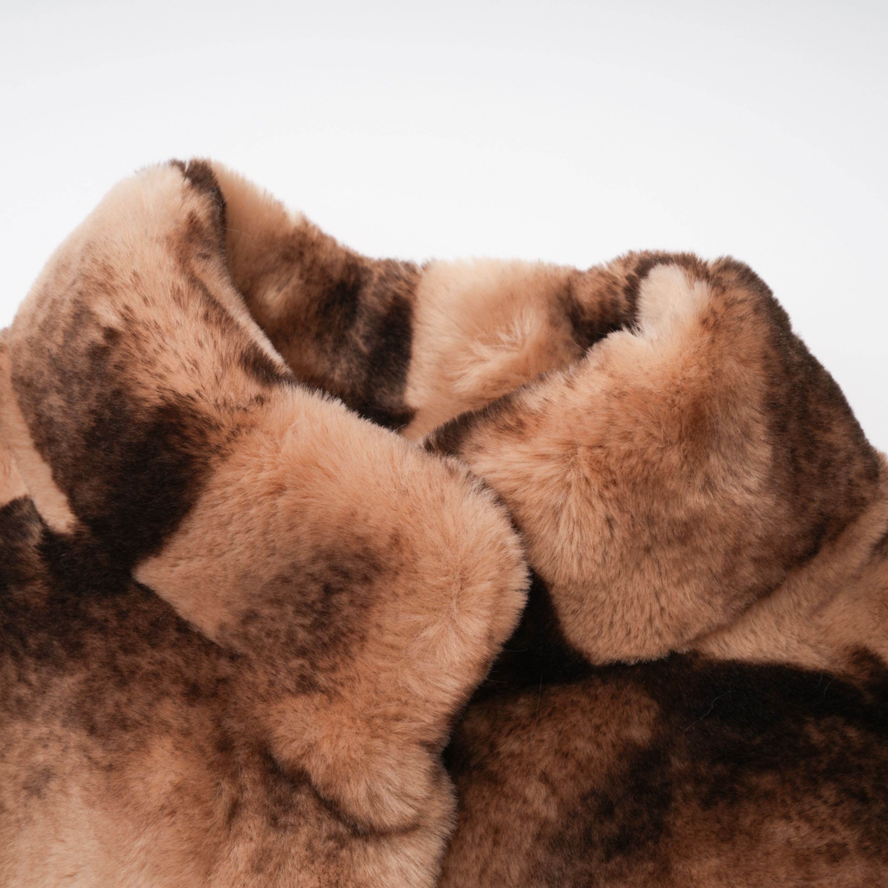 Alina Brown Kurzmantel aus Kunstfell mit Farbverlauf