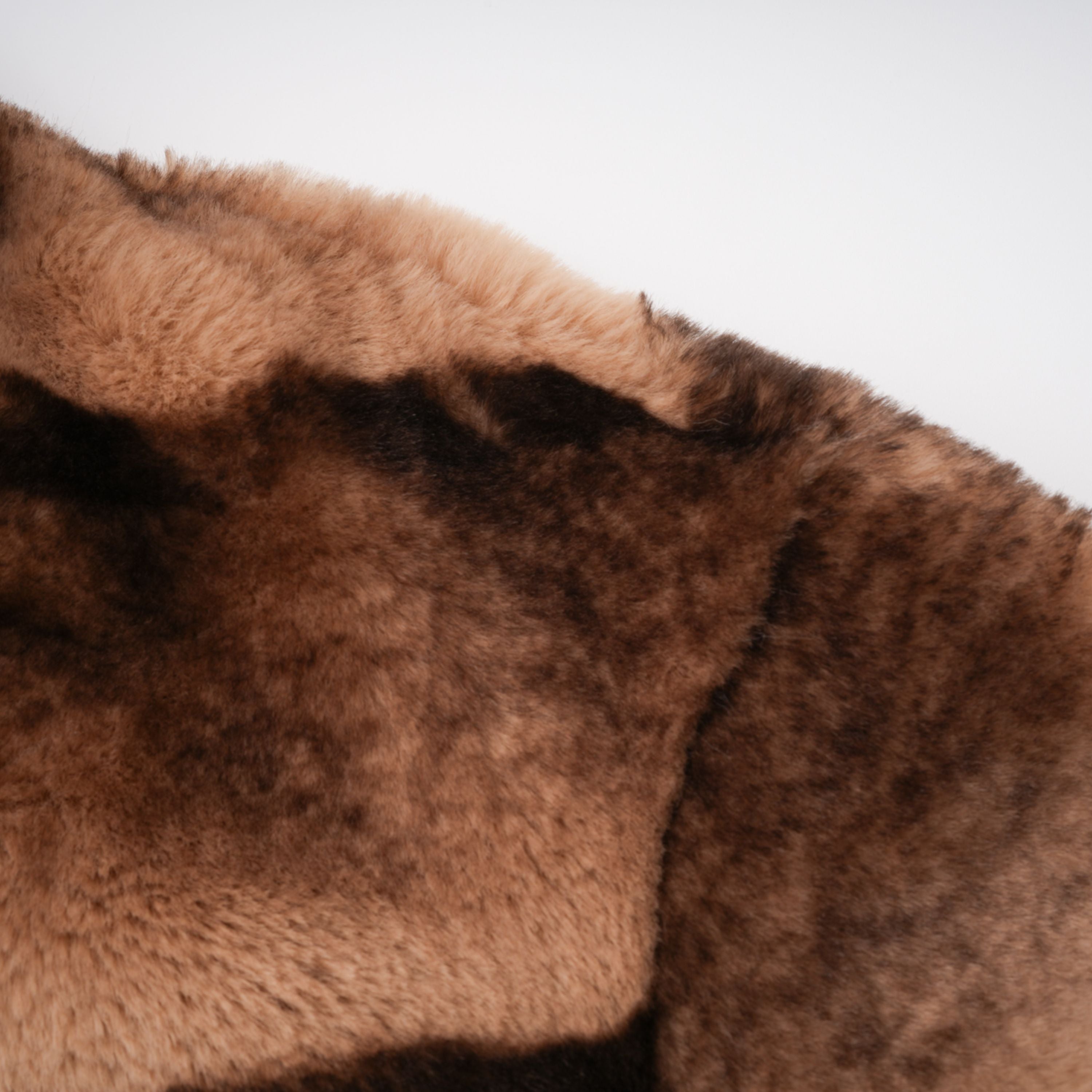 Alina Brown Kurzmantel aus Kunstfell mit Farbverlauf