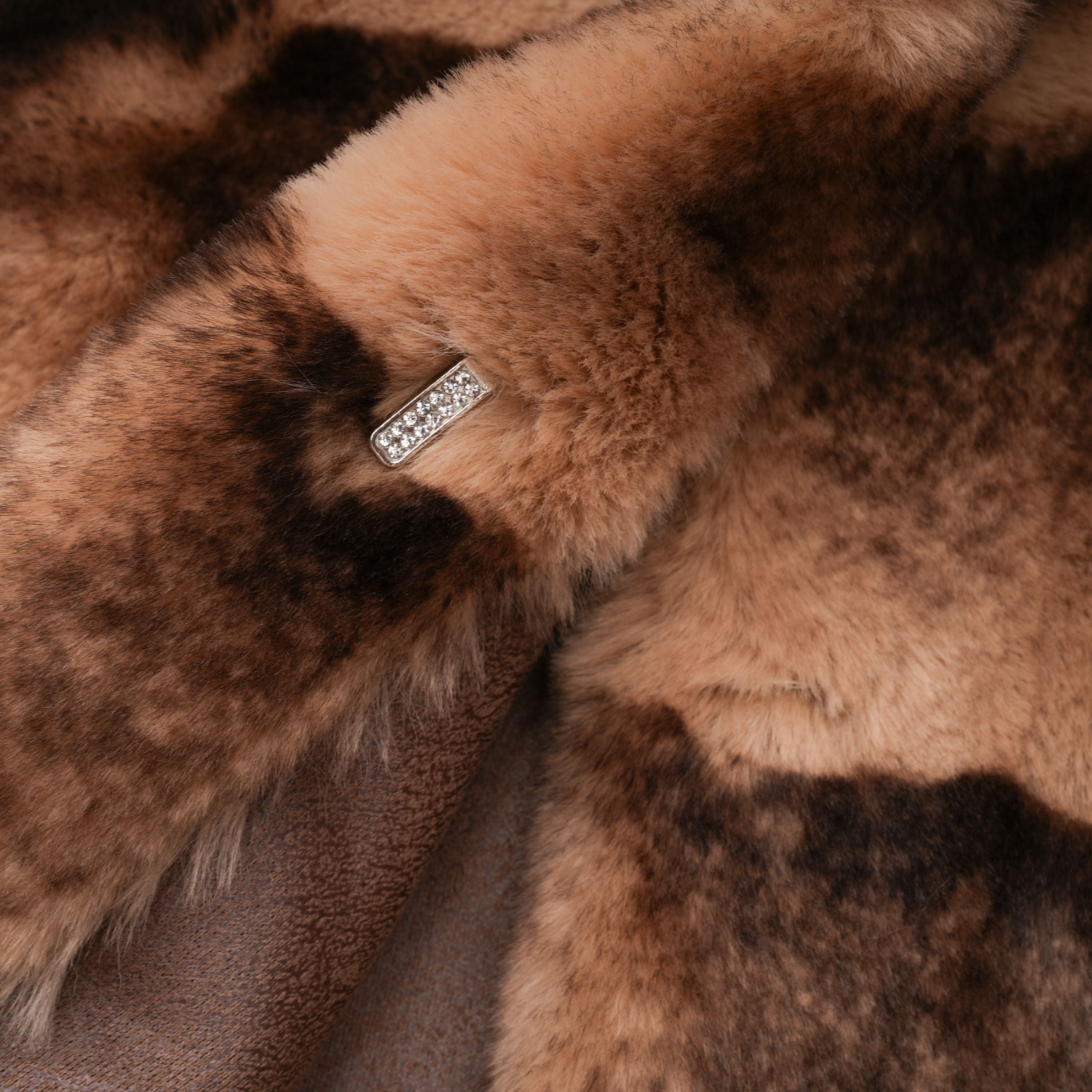 Alina Brown Kurzmantel aus Kunstfell mit Farbverlauf