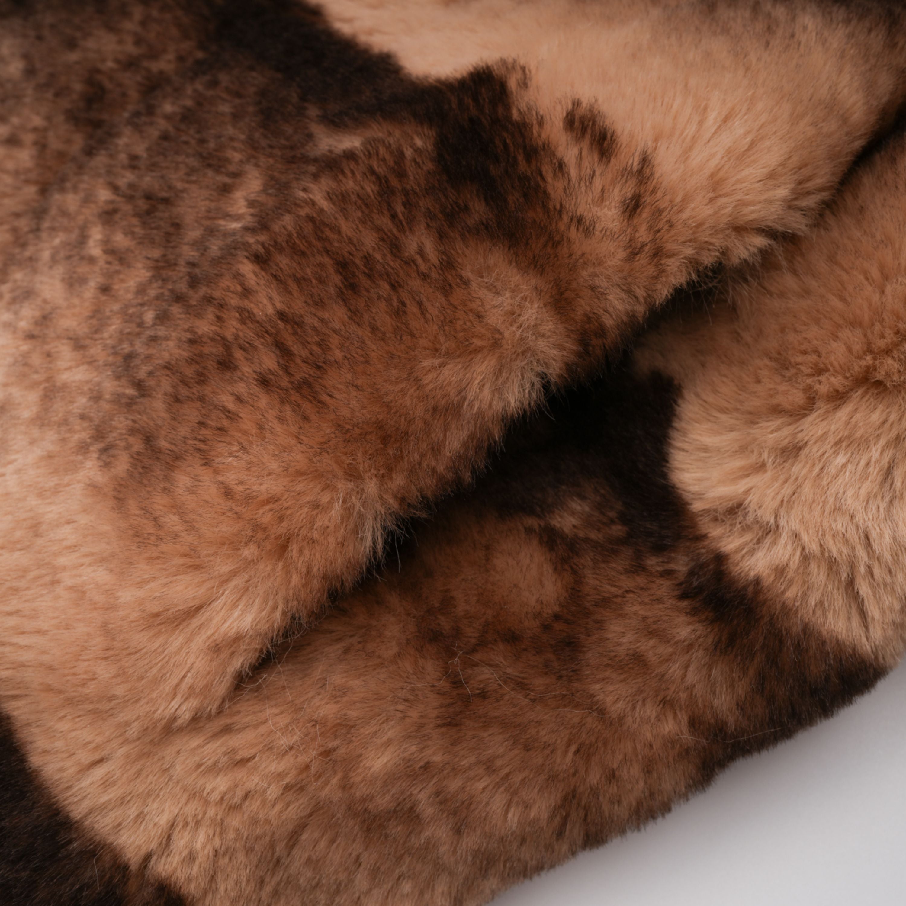 Alina Brown Kurzmantel aus Kunstfell mit Farbverlauf