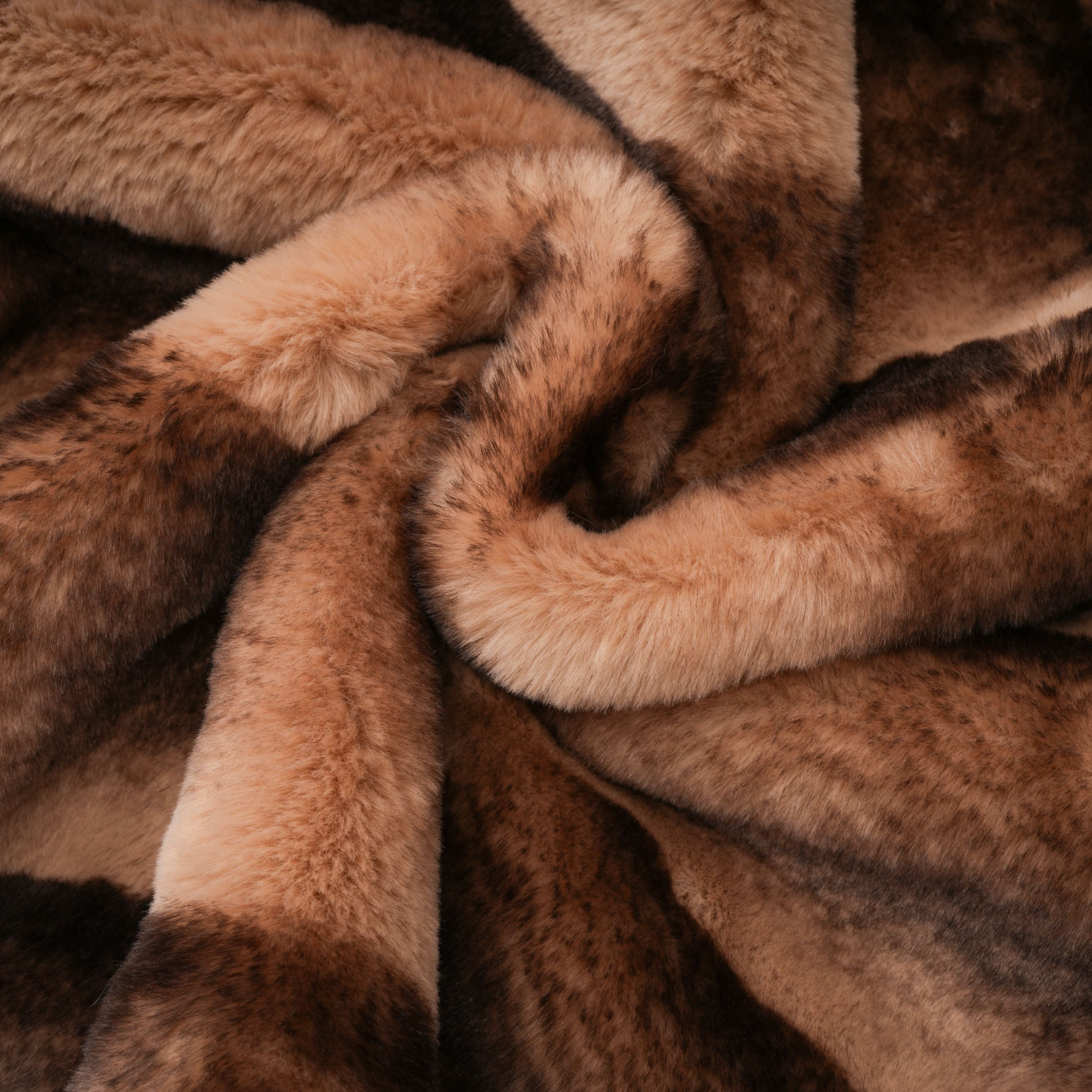 Alina Brown Kurzmantel aus Kunstfell mit Farbverlauf