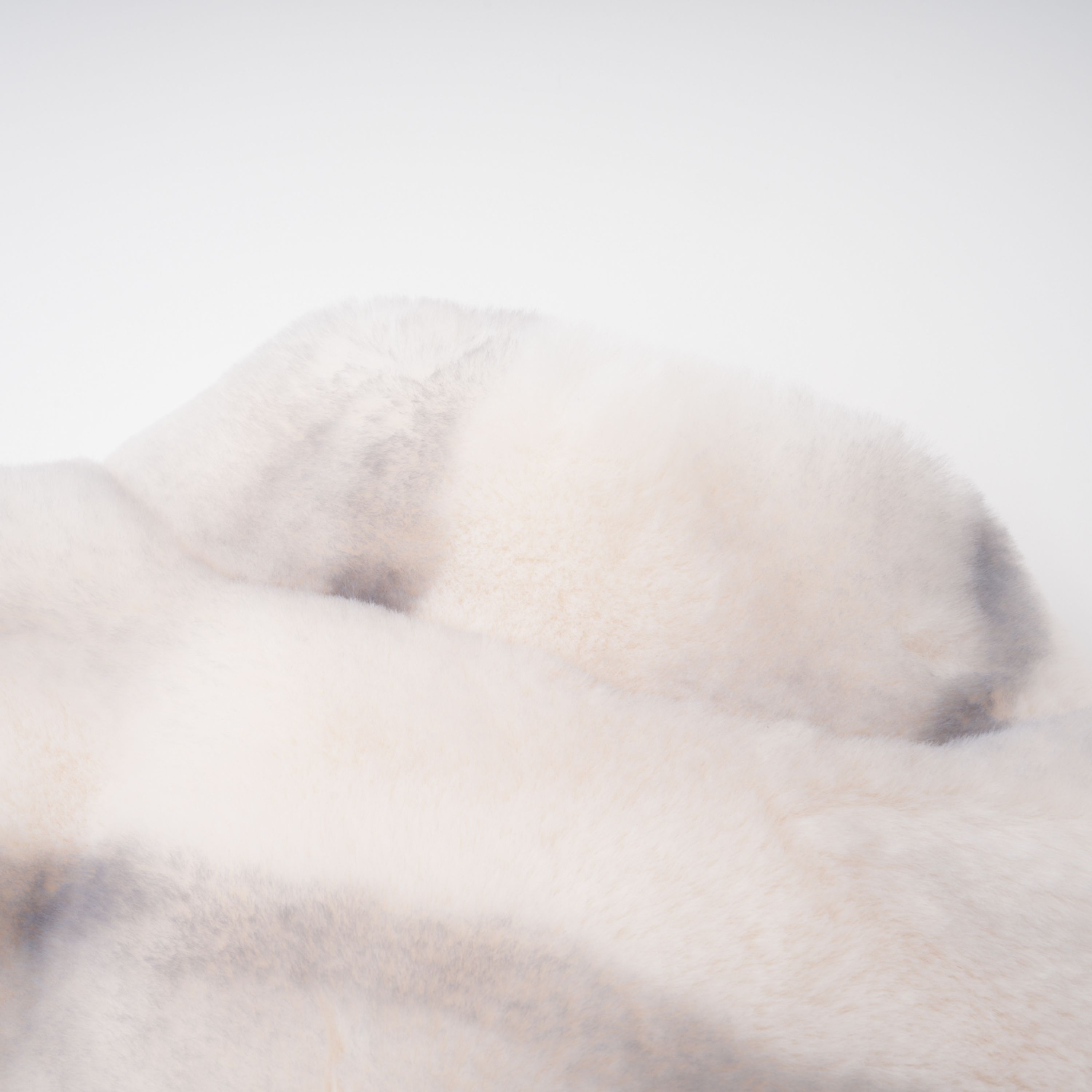 Alina Weißer Kurzmantel aus Kunstfell mit Farbverlauf