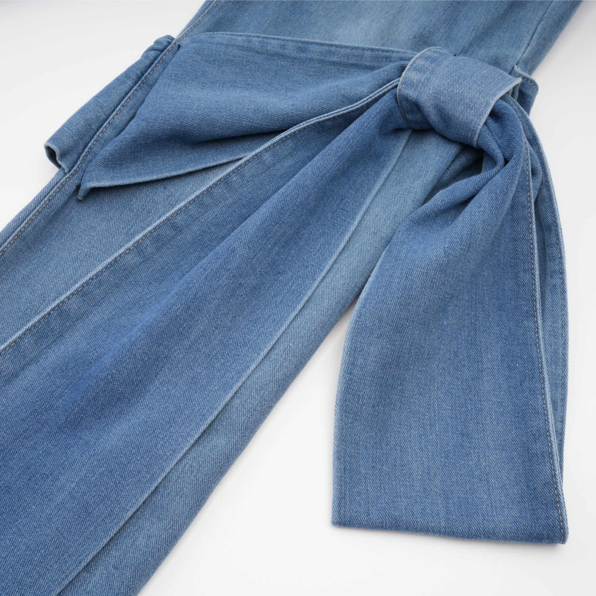 Jeans Ysabella a gamba larga con dettaglio fiocco 