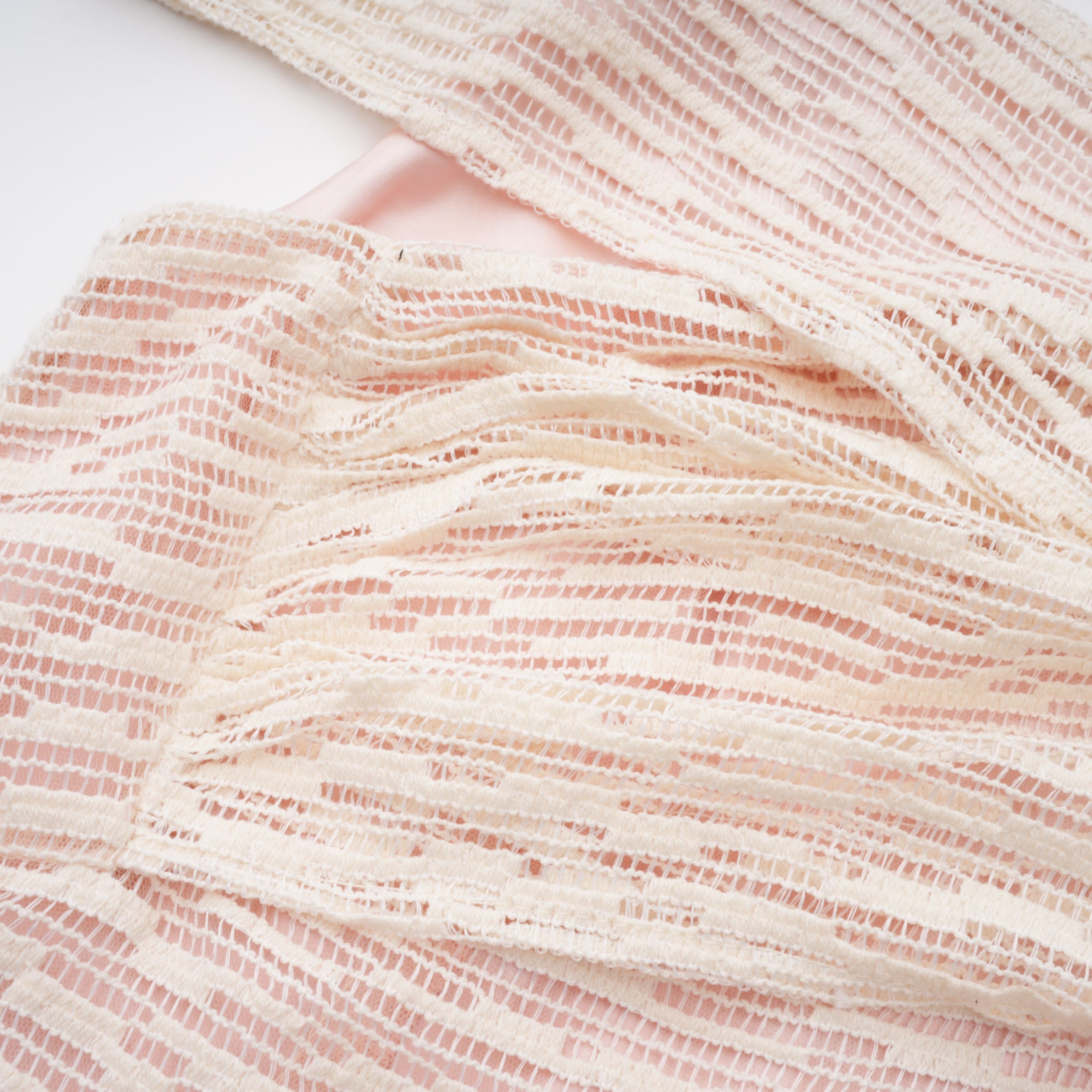 Thale Neutrales asymmetrisches Midikleid mit Struktur und Rüschen