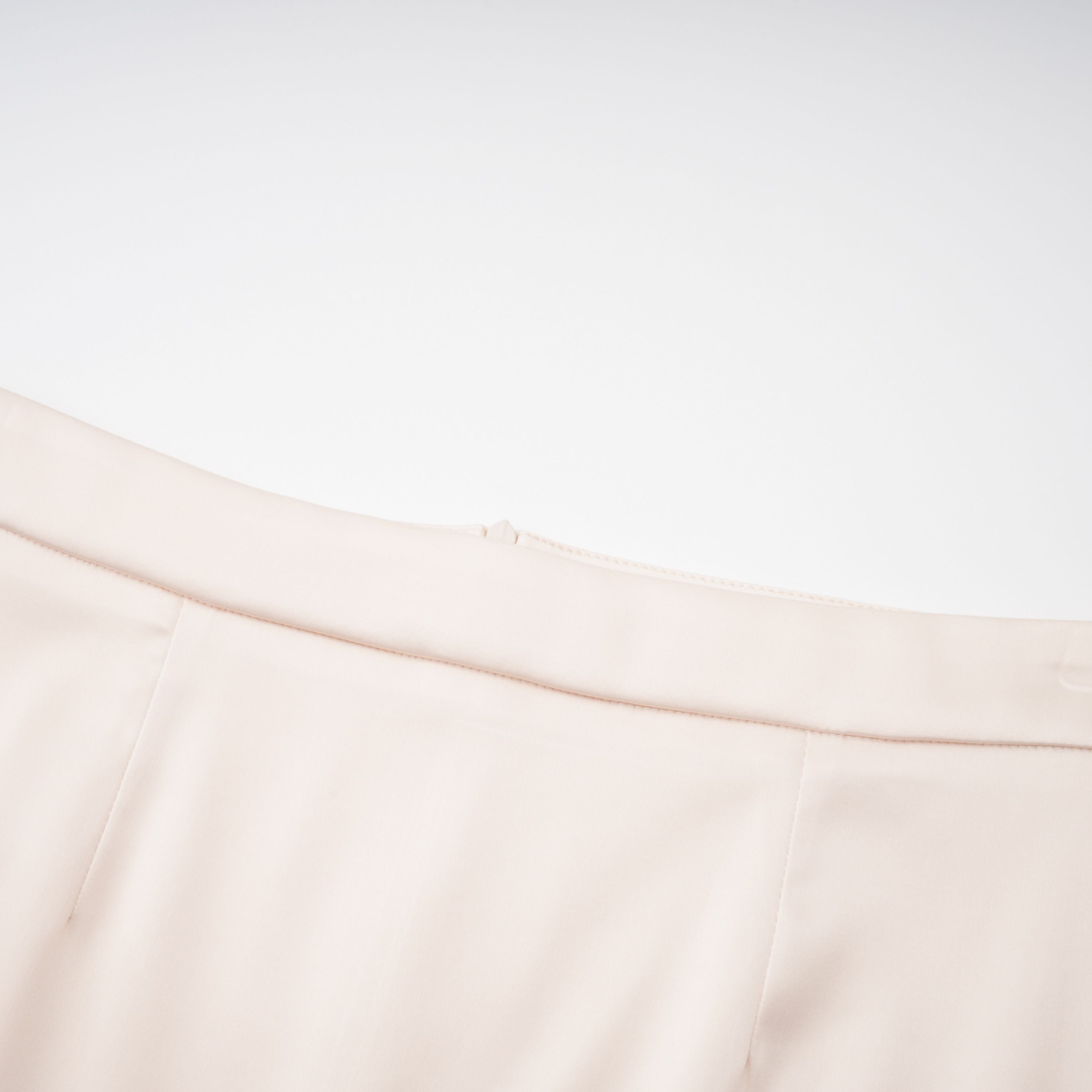 Roxanne Set aus Bluse mit Stehkragen in neutraler Farbe und Meerjungfrauenrock