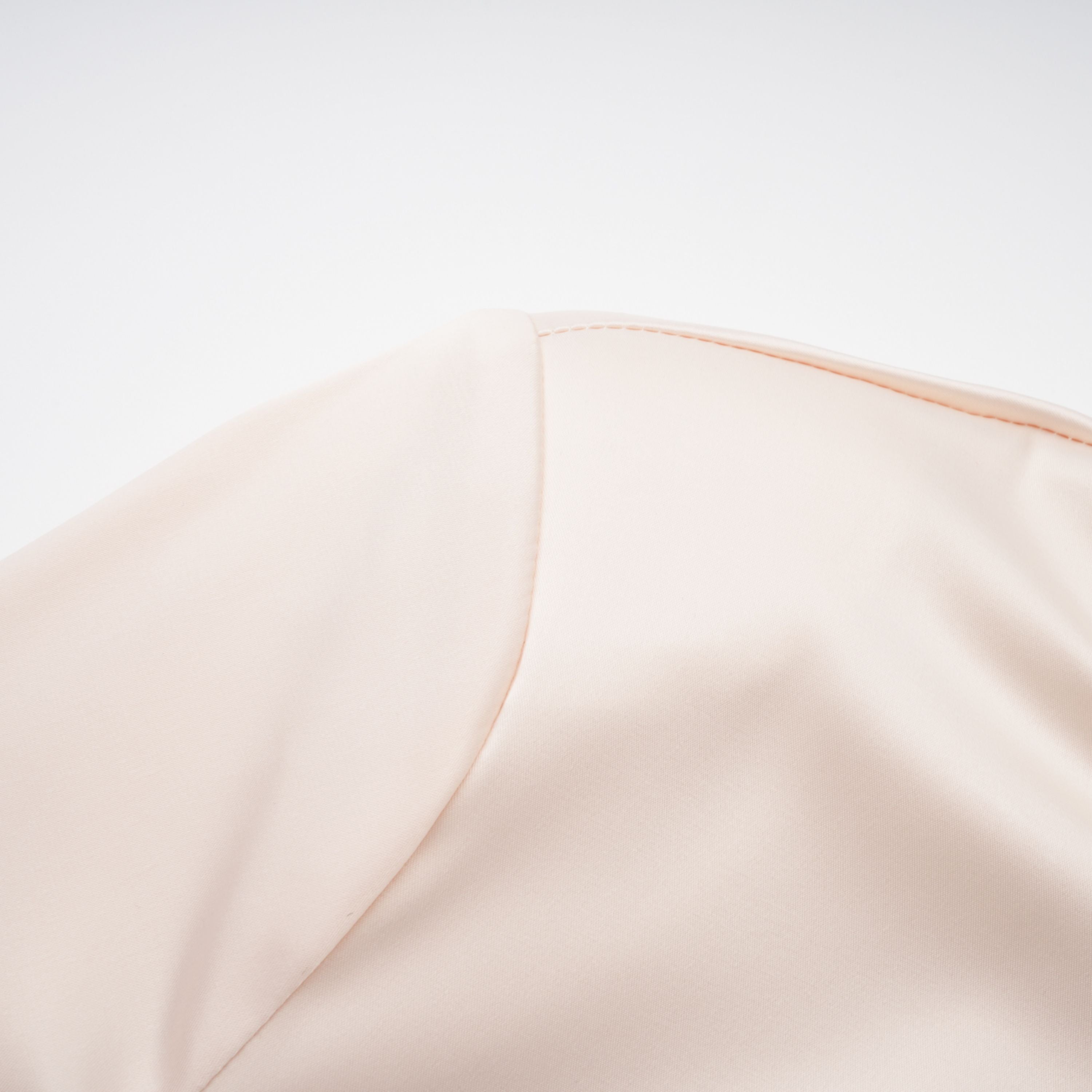 Roxanne Set aus Bluse mit Stehkragen in neutraler Farbe und Meerjungfrauenrock