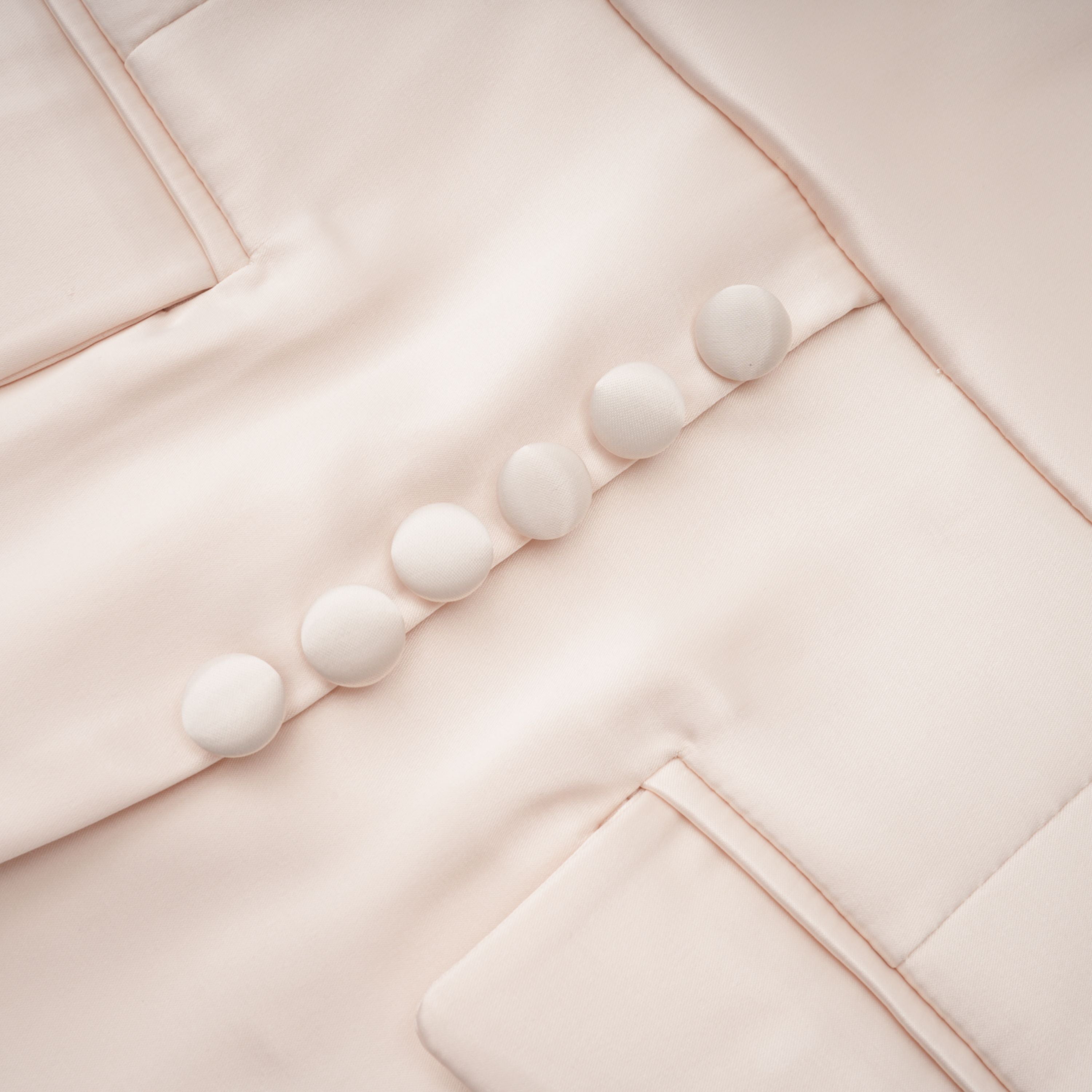 Roxanne Set aus Bluse mit Stehkragen in neutraler Farbe und Meerjungfrauenrock