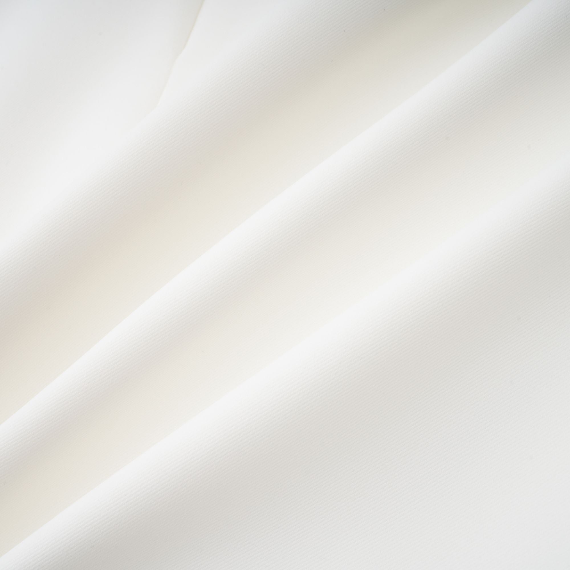 فستان قصير مطرز بالزهور باللون الأبيض من Automne