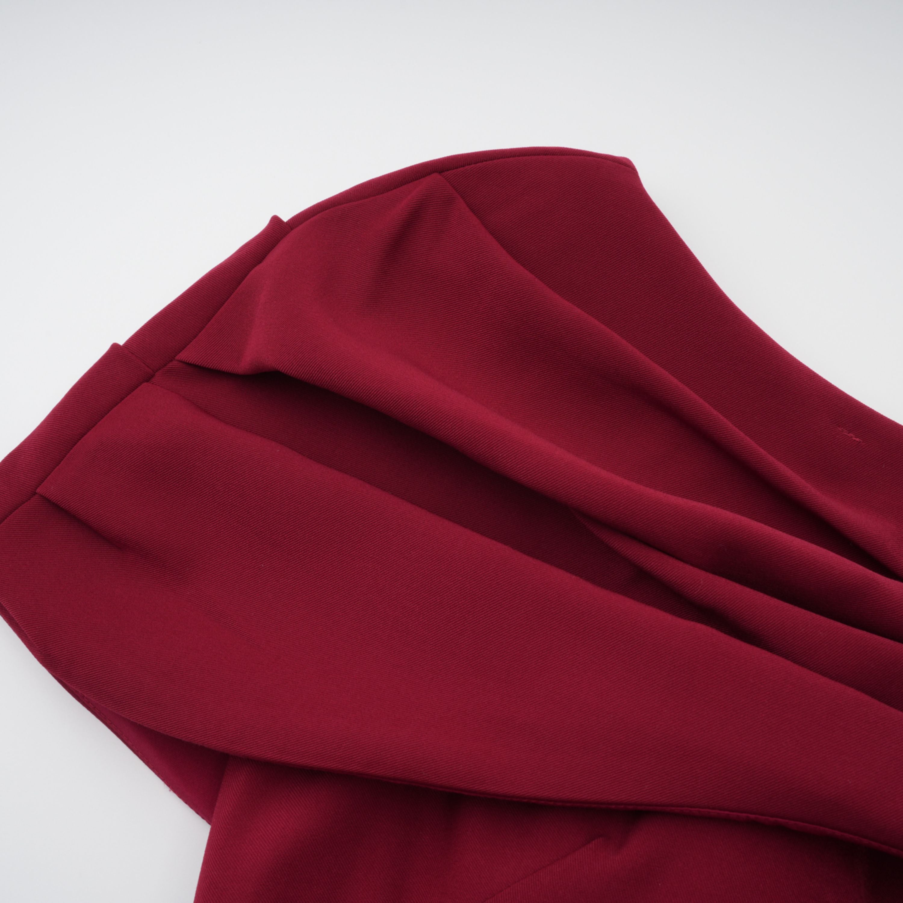 فستان طويل بياقة شال مزينة بزخارف حمراء من Lauren