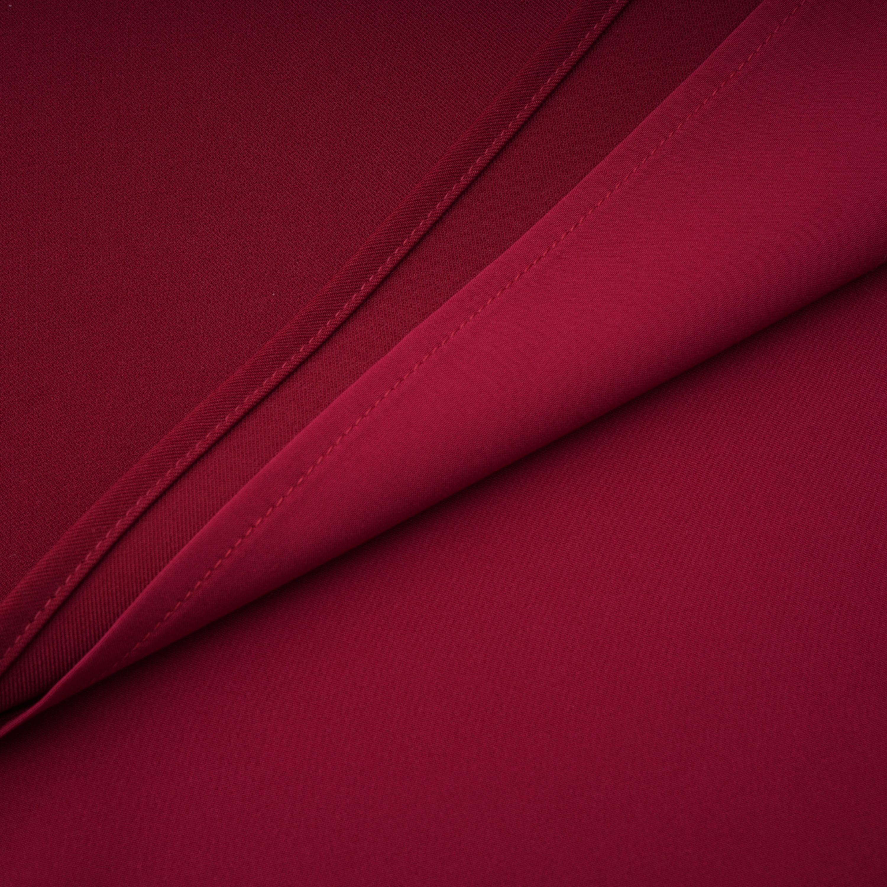 فستان طويل بياقة شال مزينة بزخارف حمراء من Lauren