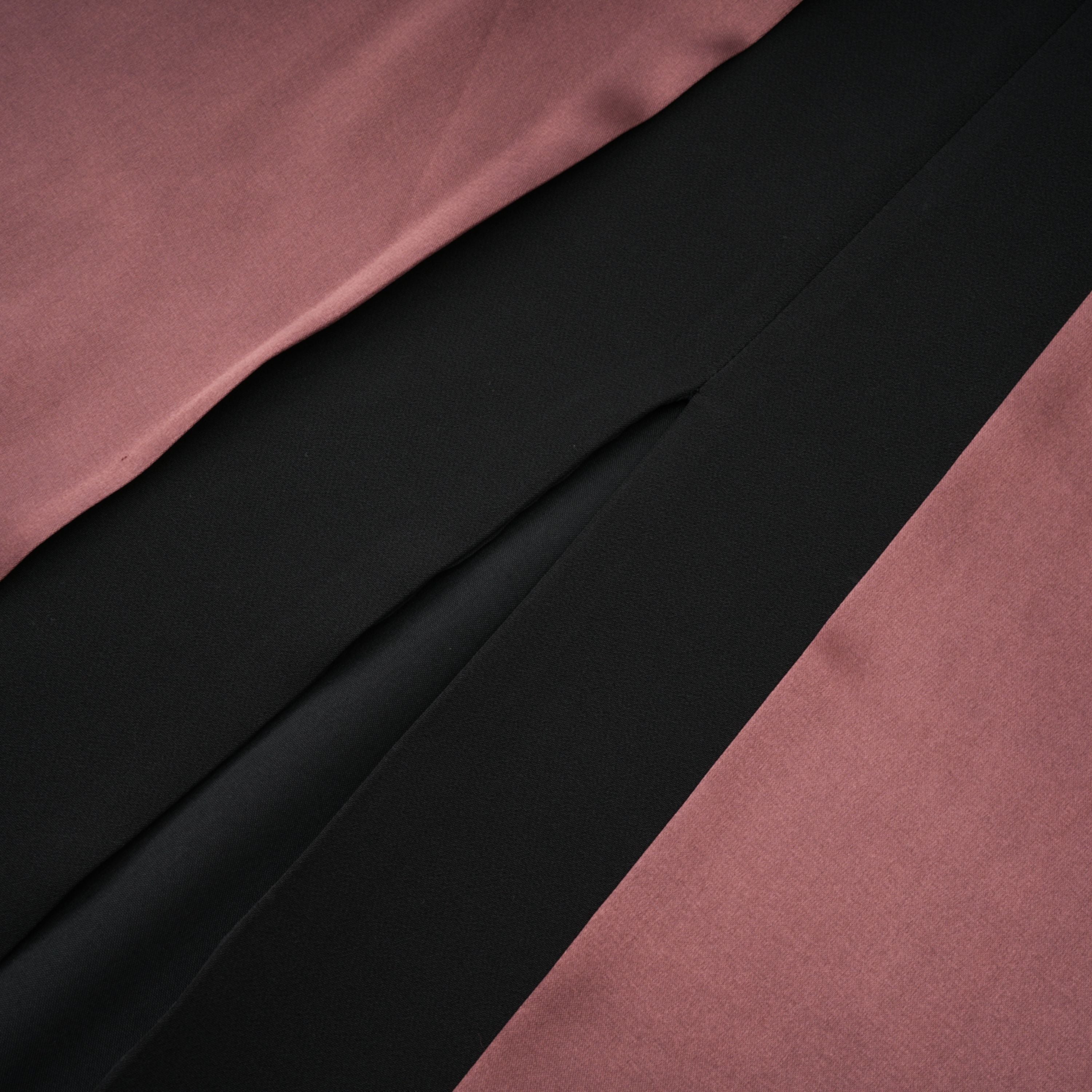 فستان طويل مفتوح الظهر مع فيونكة من ميريام بلاك