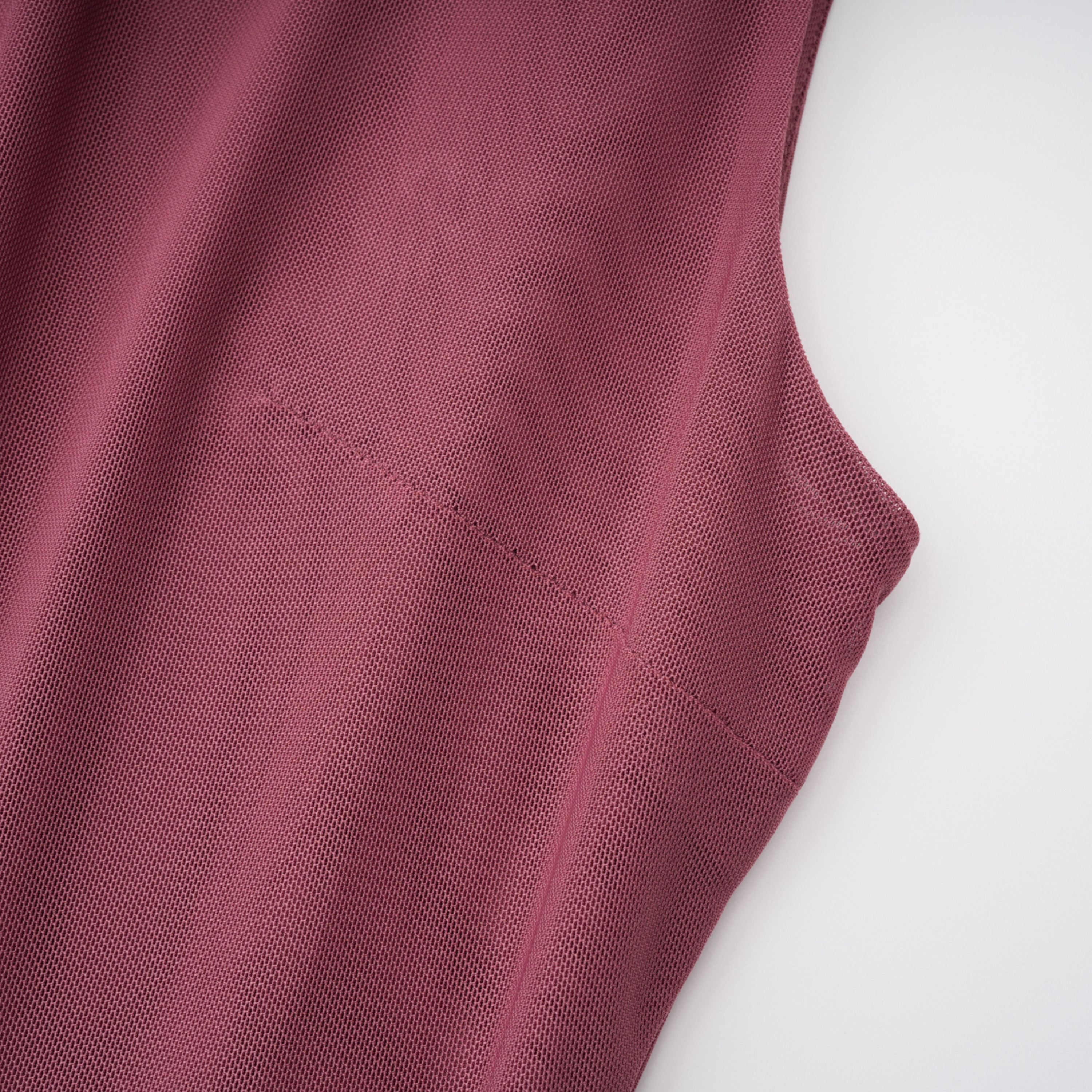 Liliana Brown Asymmetrisches Maxikleid mit gerafftem Cape