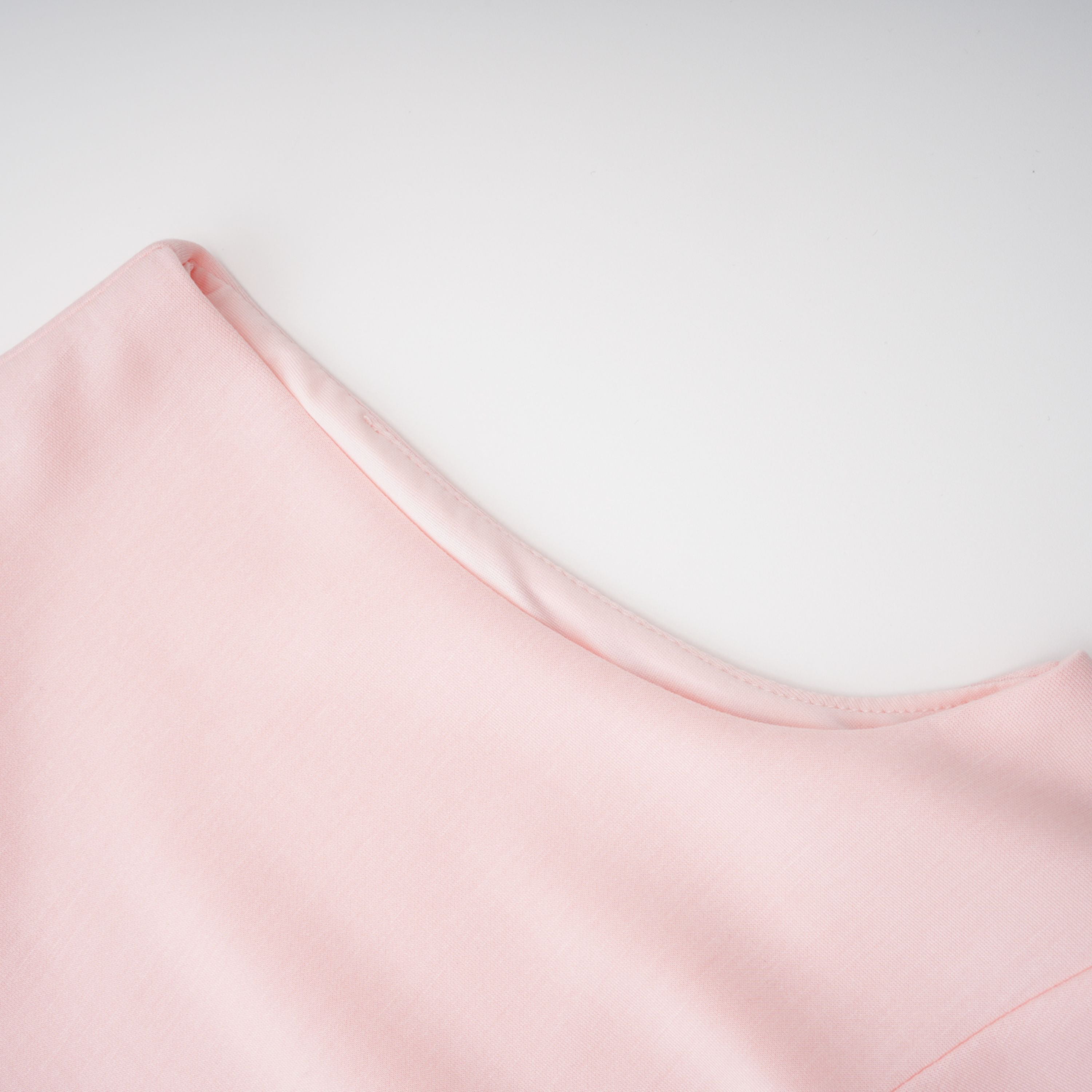 Piroska Pink Ärmelloses Minikleid mit Perlenbesatz