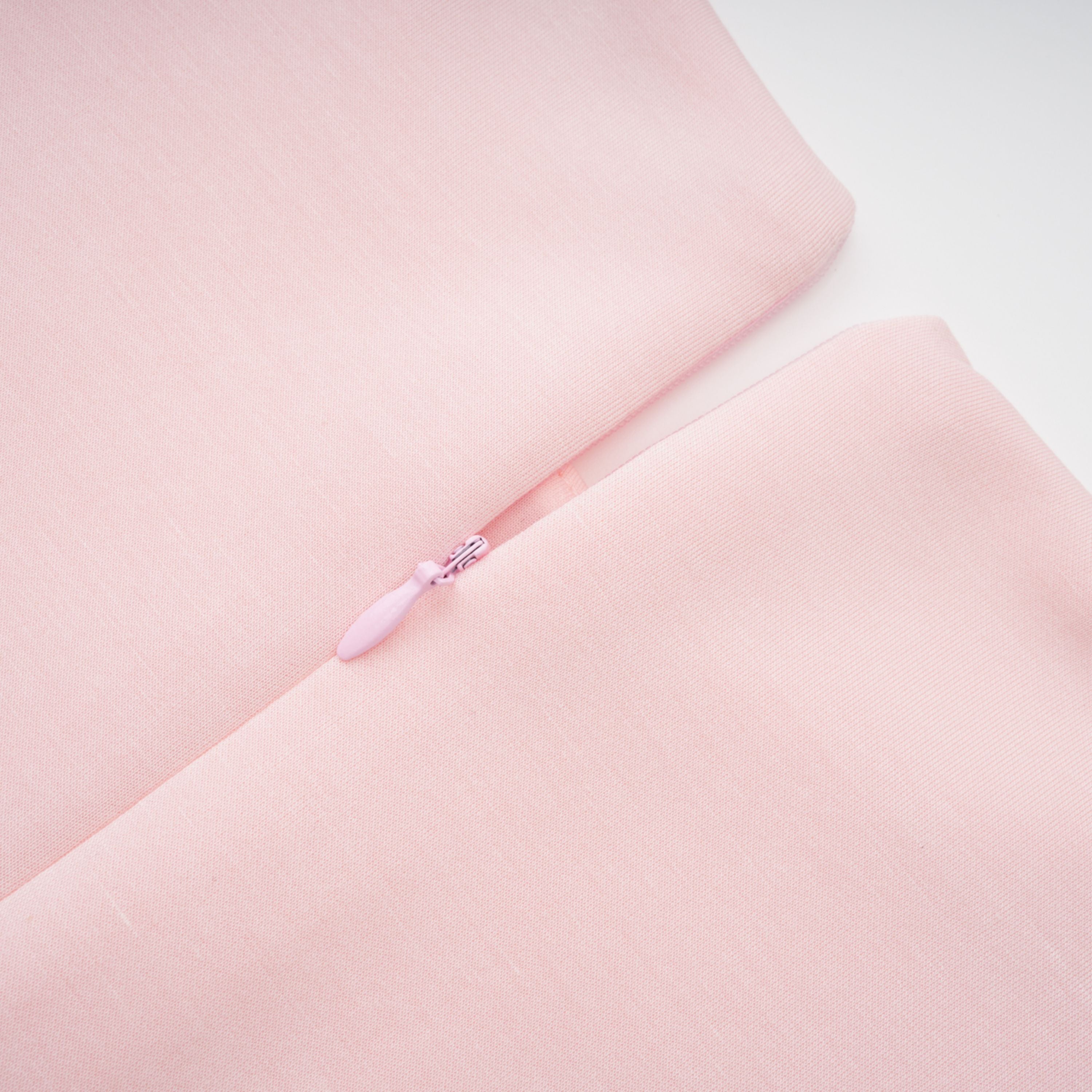 Piroska Pink Ärmelloses Minikleid mit Perlenbesatz