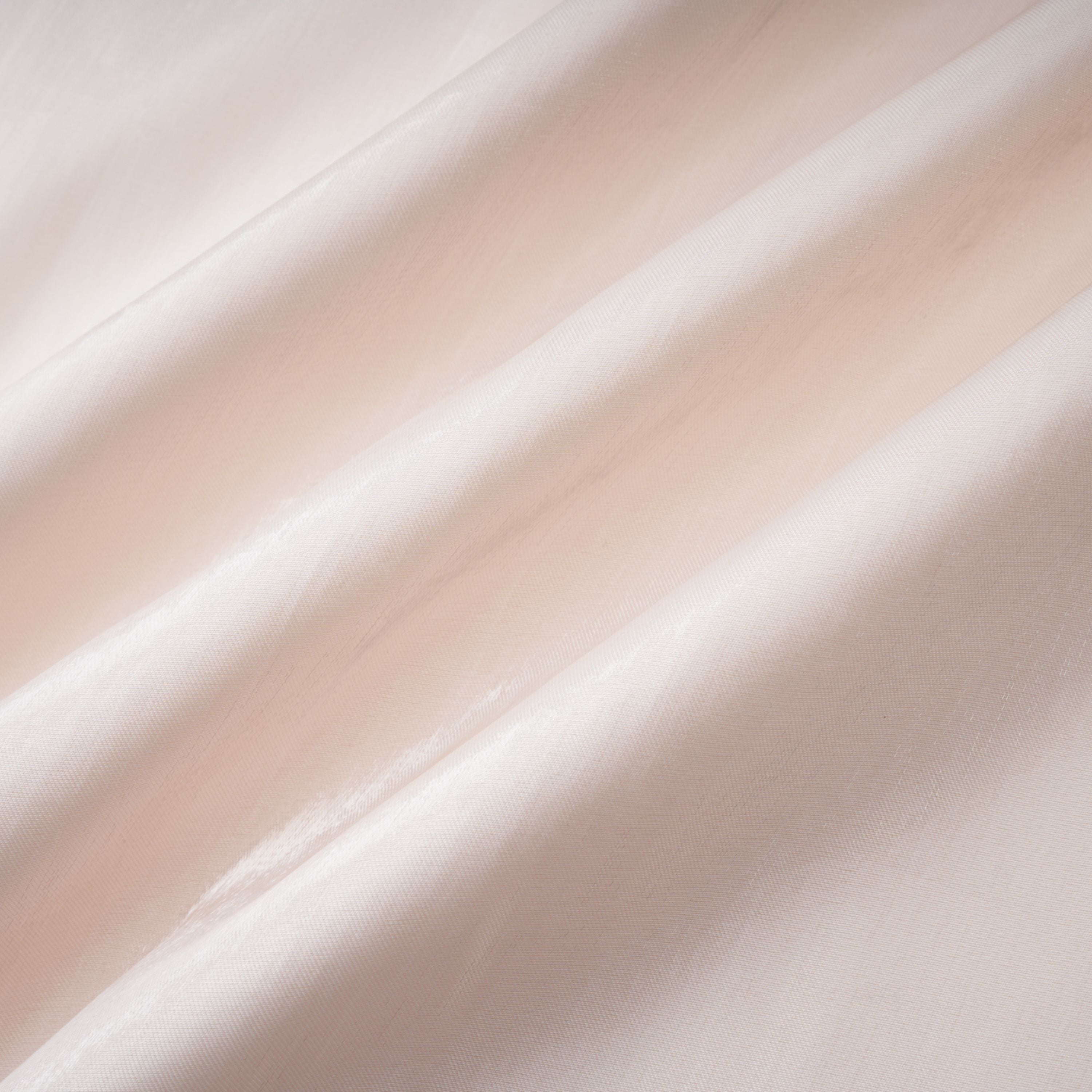 Hege Cremefarbenes, glänzendes Maxikleid mit gerafftem Cape