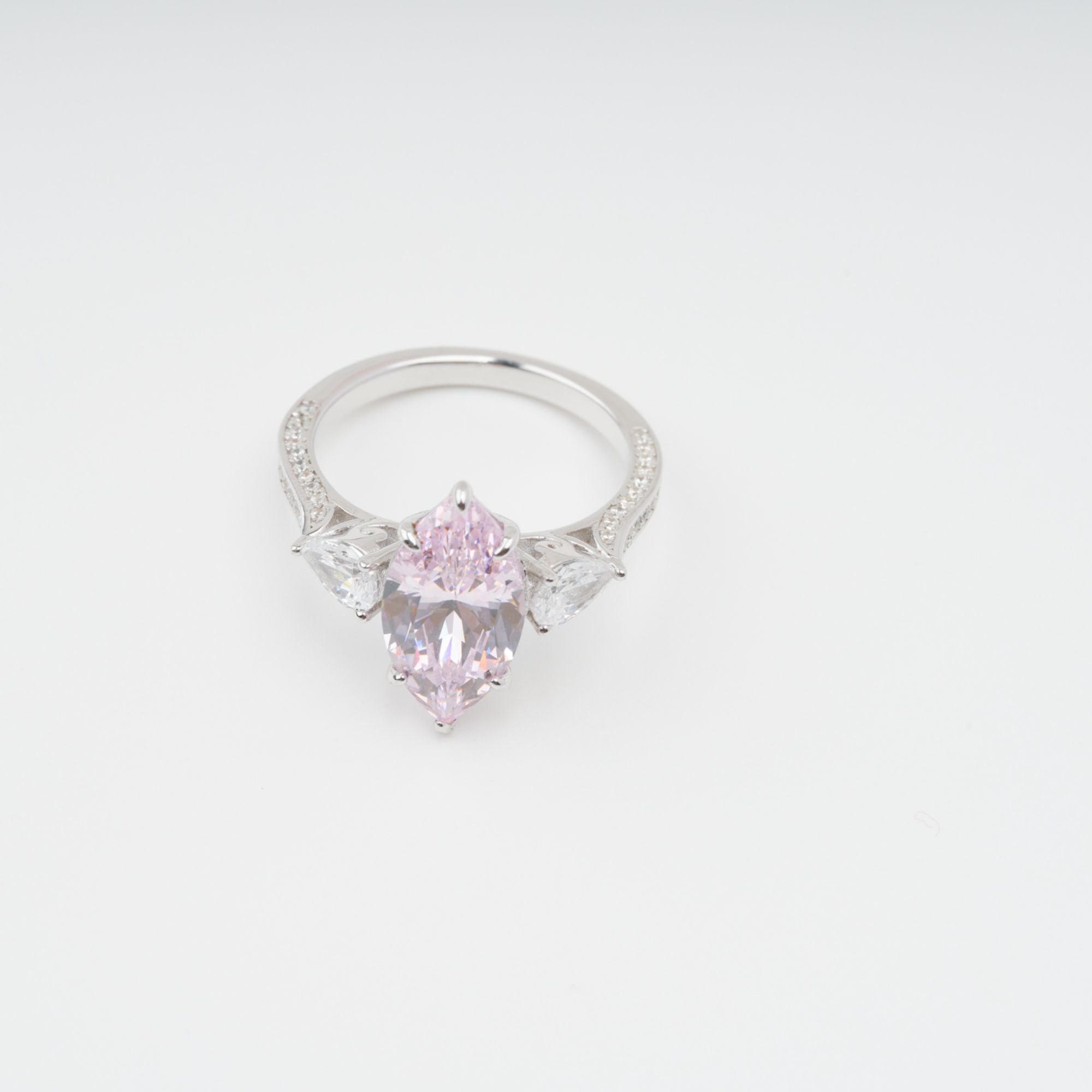 Attrape-Rêve – Sterlingsilberring mit rosa Kristallen