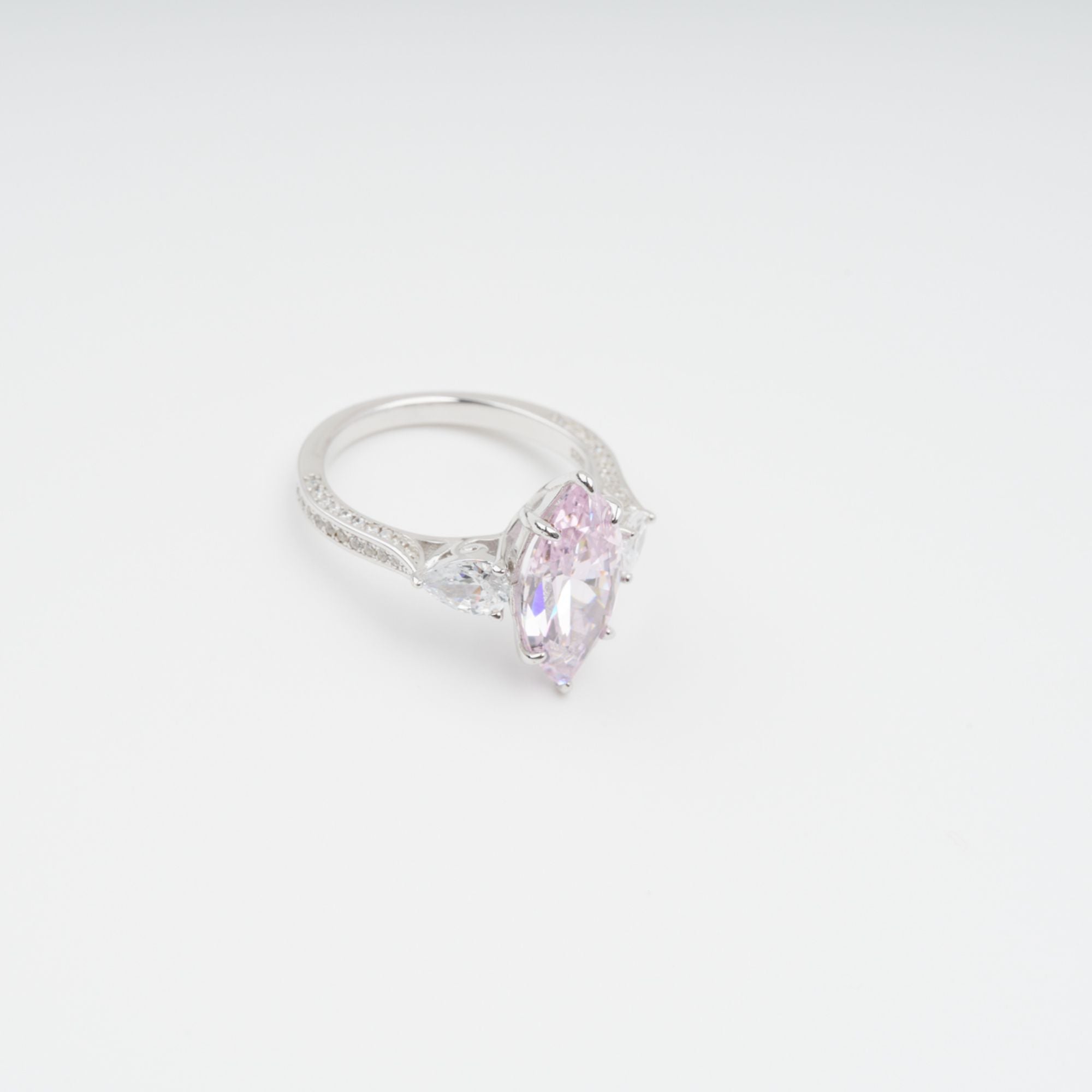 Attrape-Rêve – Sterlingsilberring mit rosa Kristallen