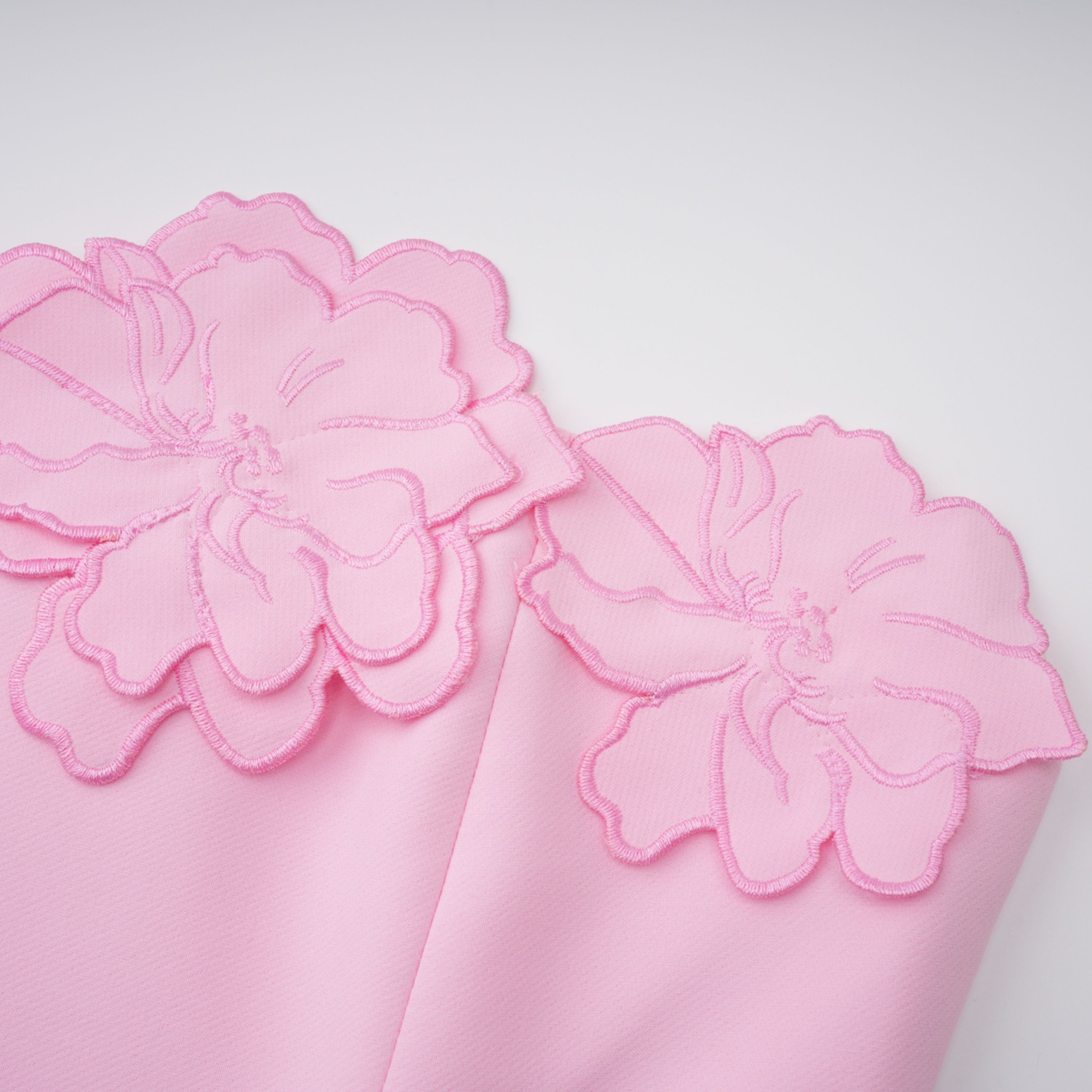 Inga Pink Trägerloses Maxikleid mit Blumenstickerei