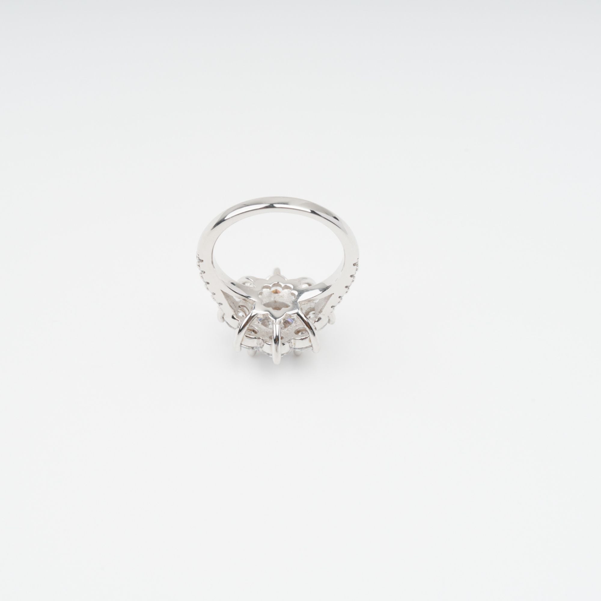 Émilie Sterling Silver Flower Shaped Zircon Gemstone Ring