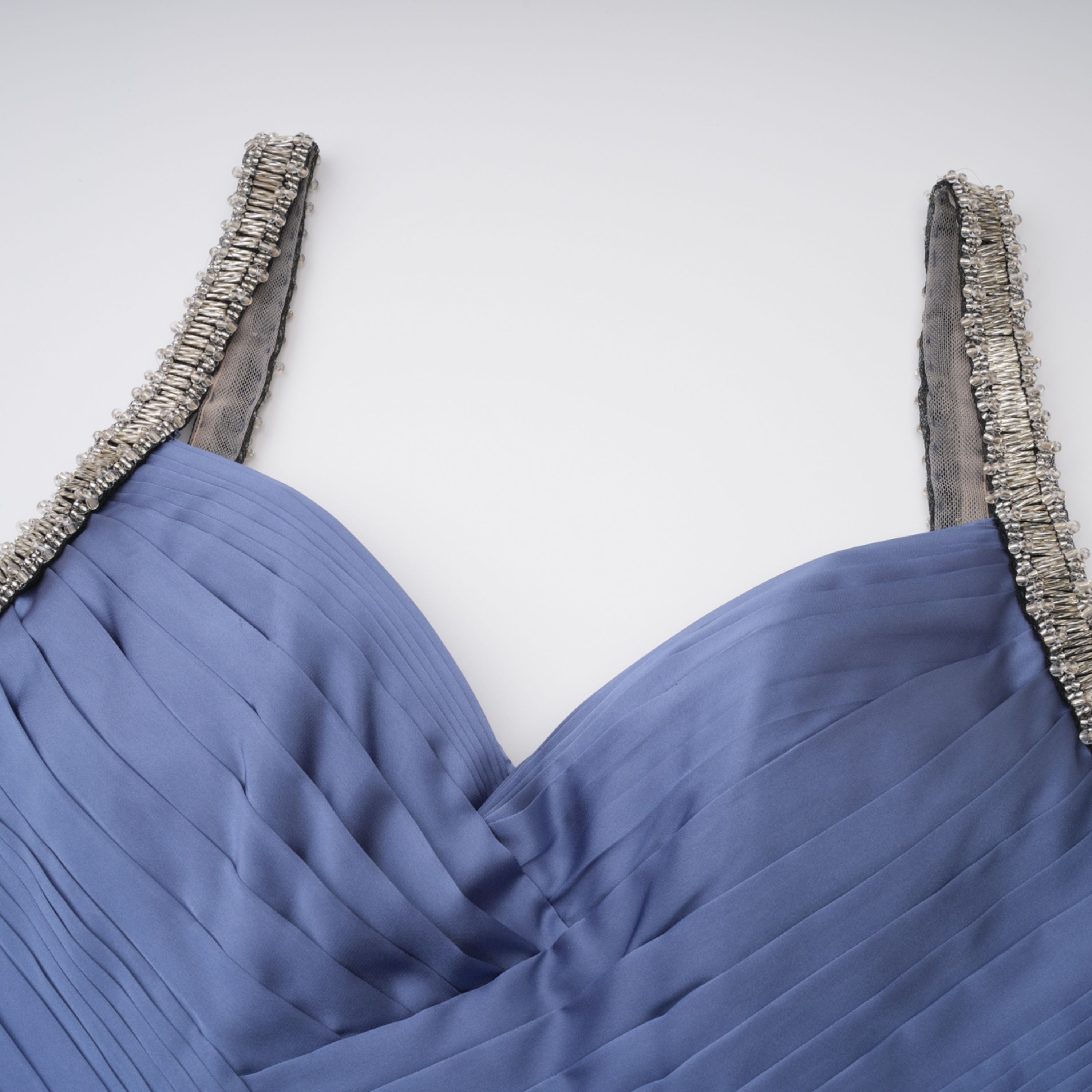 Angelína Blau Diagonal Plissiertes Maxikleid mit Raffungen