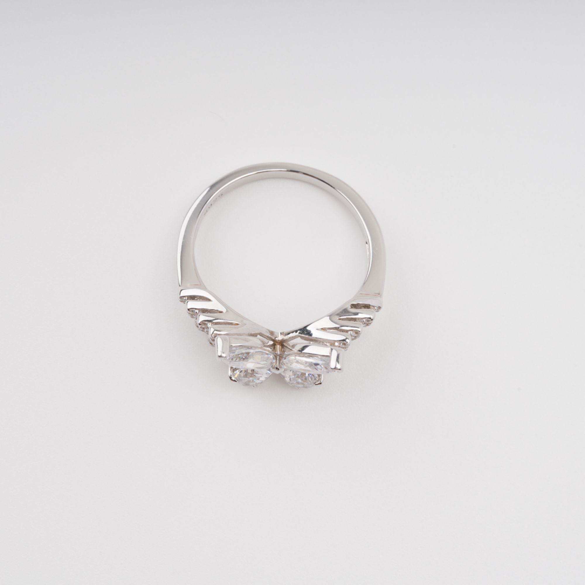 Zélie Sterlingsilber-Ring mit schmetterlingsförmigem Edelstein