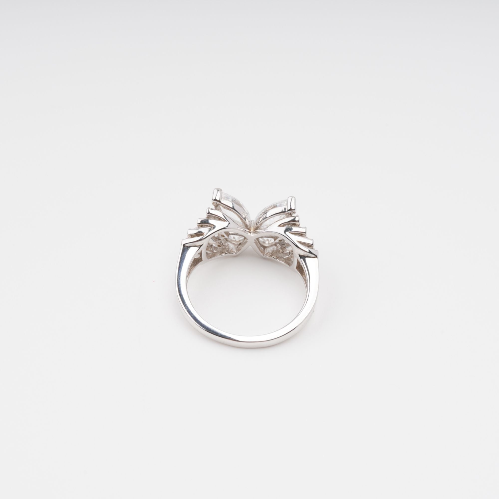 Zélie Sterlingsilber-Ring mit schmetterlingsförmigem Edelstein