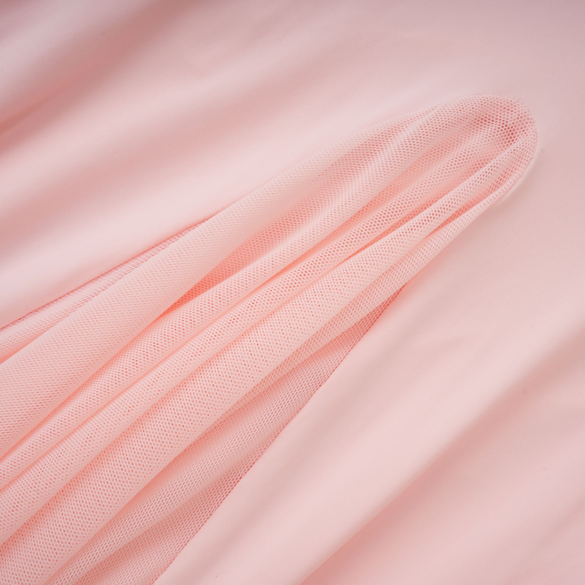 فستان ماكسي وردي بفتحة صدر على شكل قلب من ريفيري