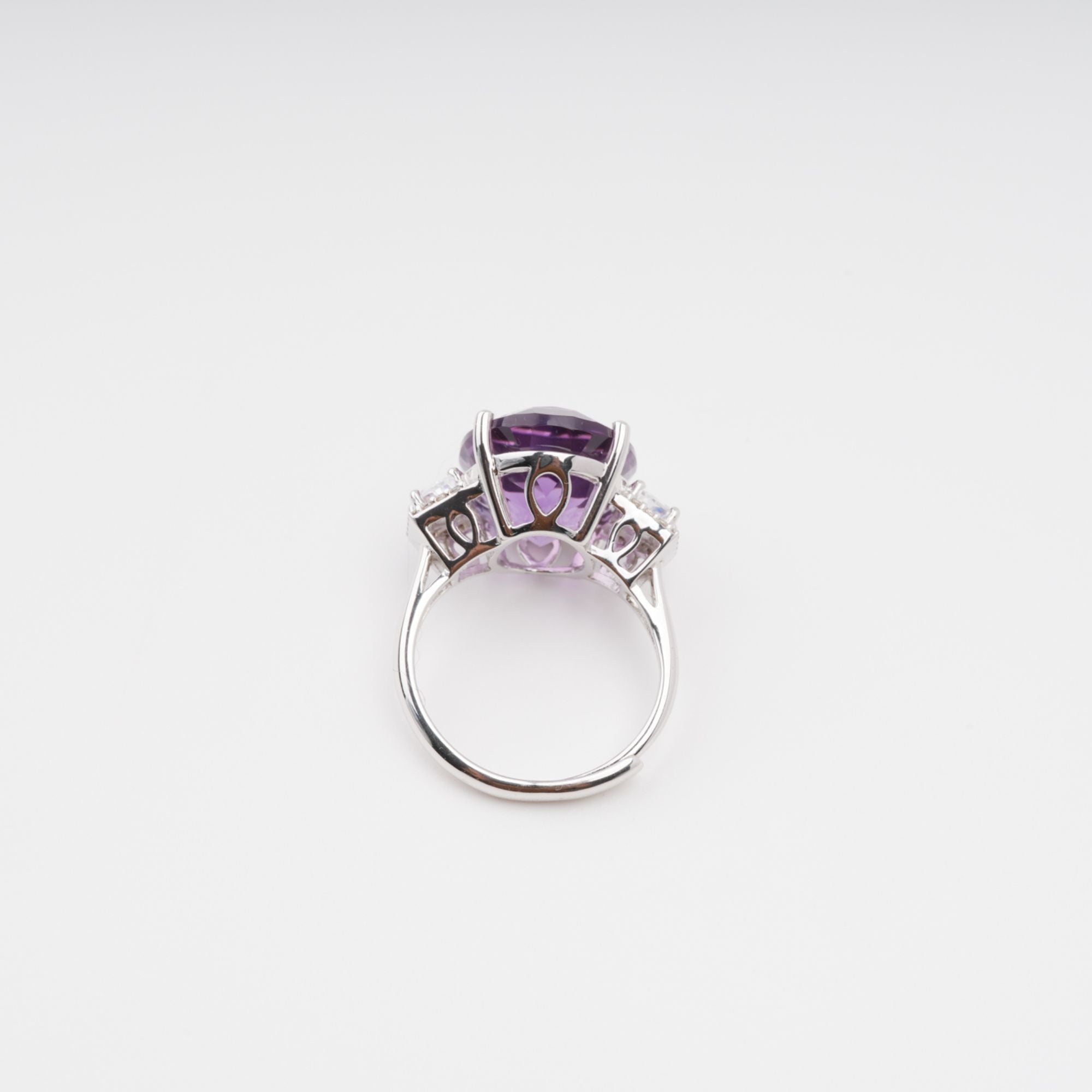 Héraldique Sterling-Silberring mit ovalem violettem Edelstein