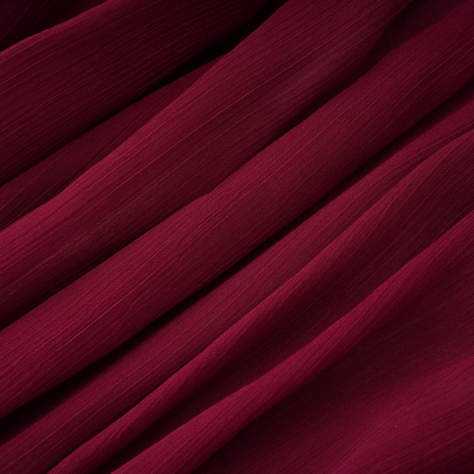 فستان تيّا المصغر ذو الأكمام غير المتماثلة والمكشكشة باللون بورغوندي