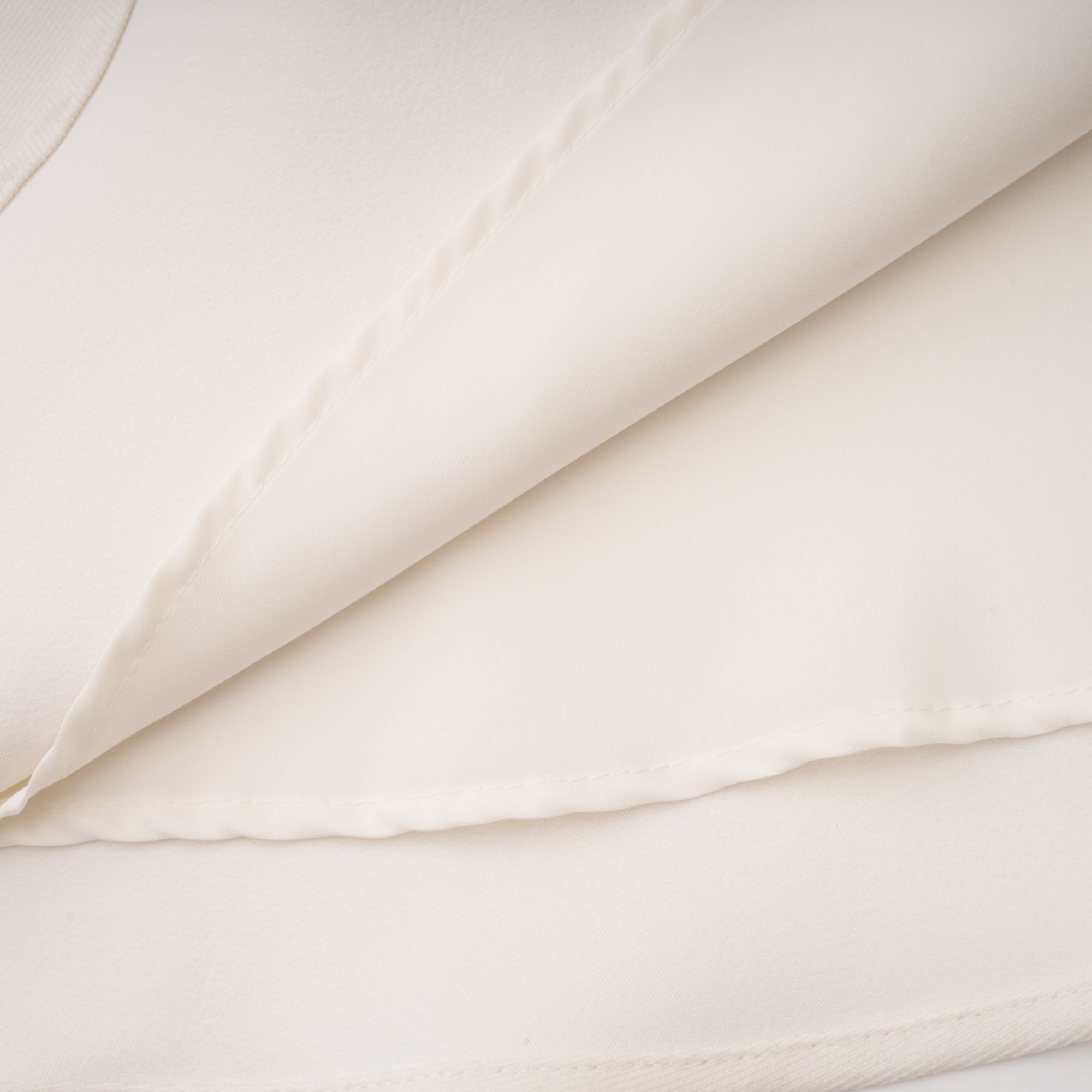 طقم جاكيت ومريلة مايا الأبيض المصنوع من اللؤلؤ الصناعي