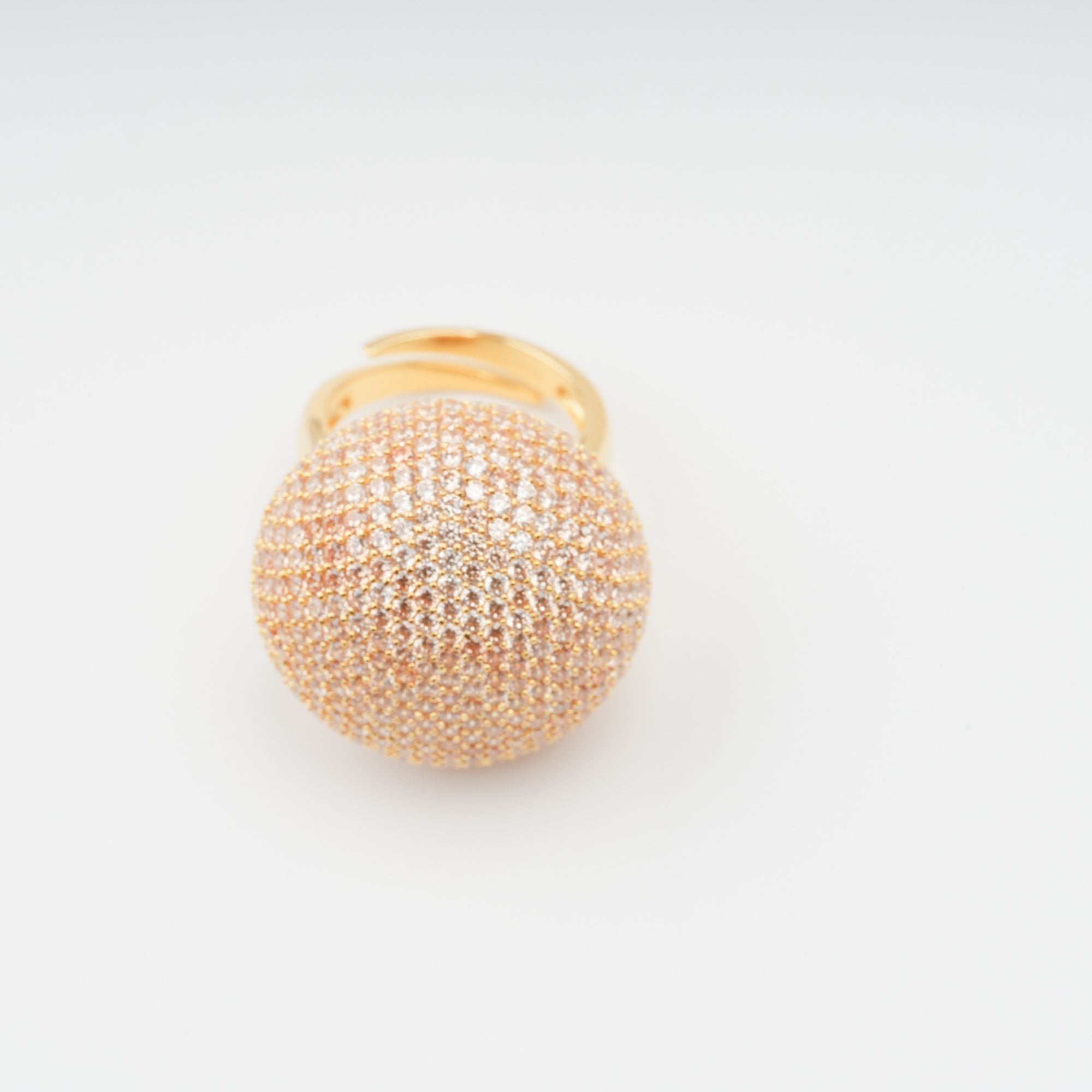 Radieuse – Goldfarbener Ring aus Sterlingsilber mit Kristallverzierung